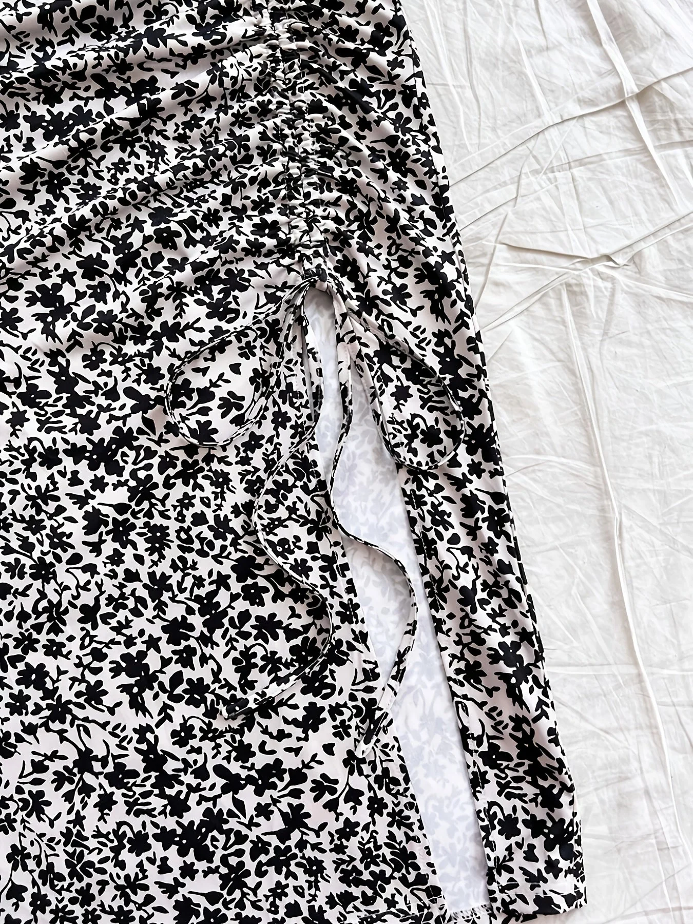 Ensemble féminin jupe à fleurs et top à bretelles style vacances élégantes - Image 4