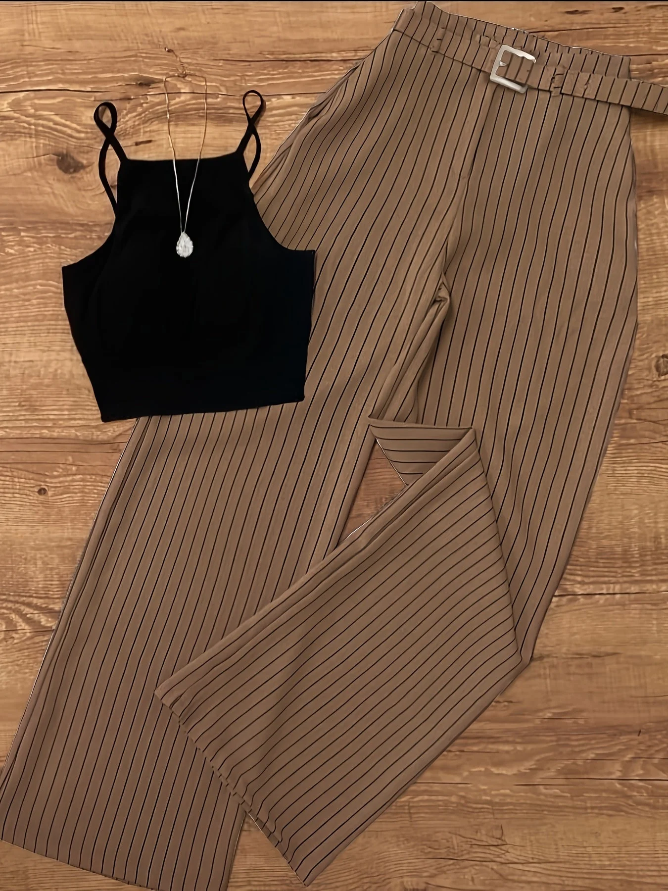 Ensemble femme élégant à rayures pour printemps/été, pantalon large et crop top chic - Image 2