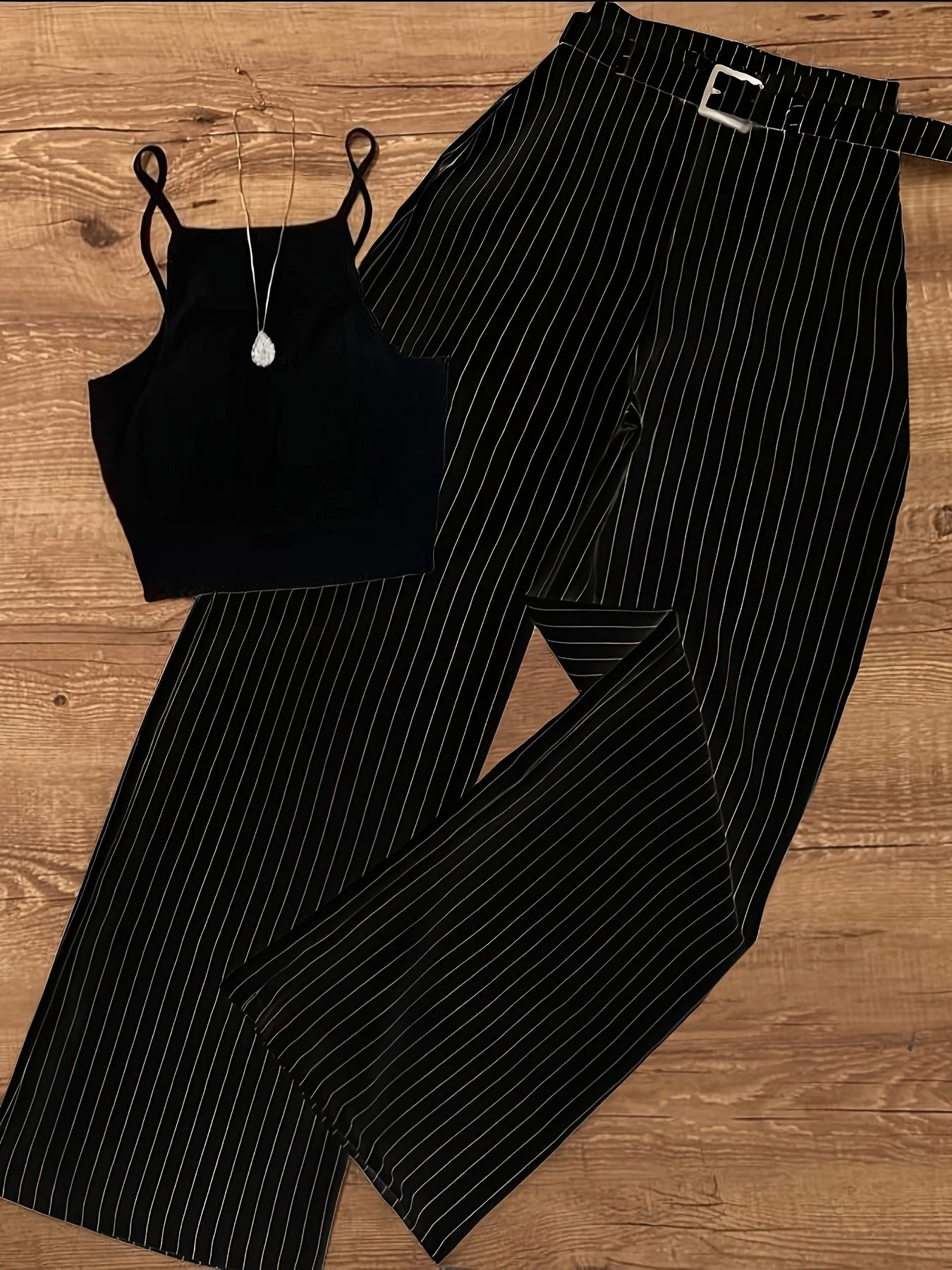 Ensemble femme élégant à rayures pour printemps/été, pantalon large et crop top chic - Image 4