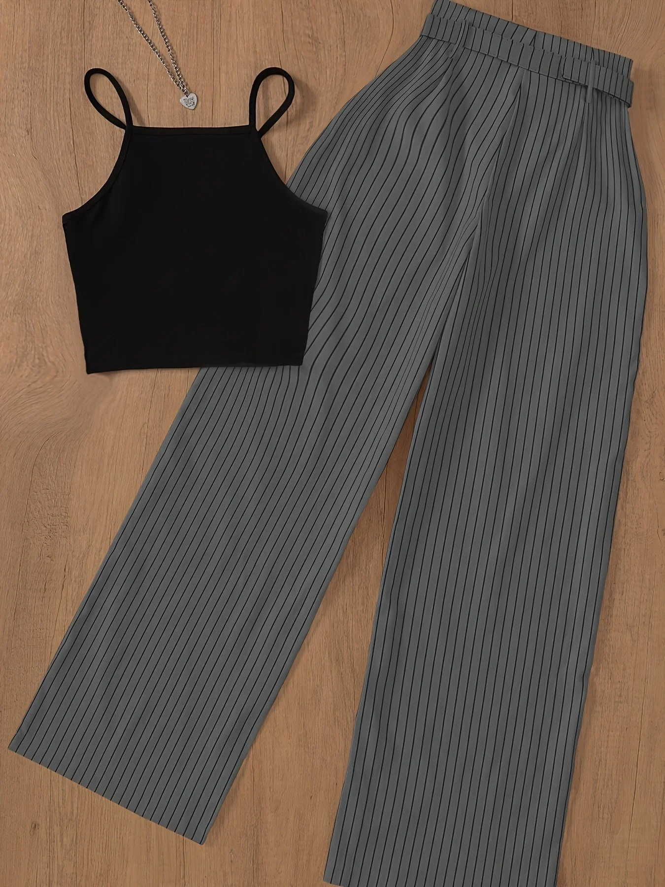 Ensemble femme élégant à rayures pour printemps/été, pantalon large et crop top chic - Image 6