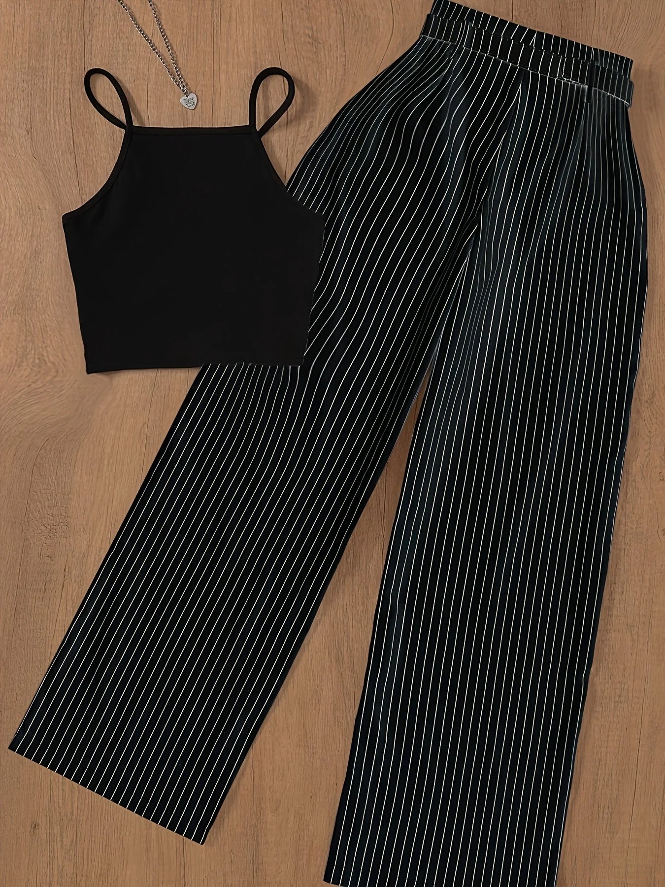 Ensemble femme élégant à rayures pour printemps/été, pantalon large et crop top chic - Image 8