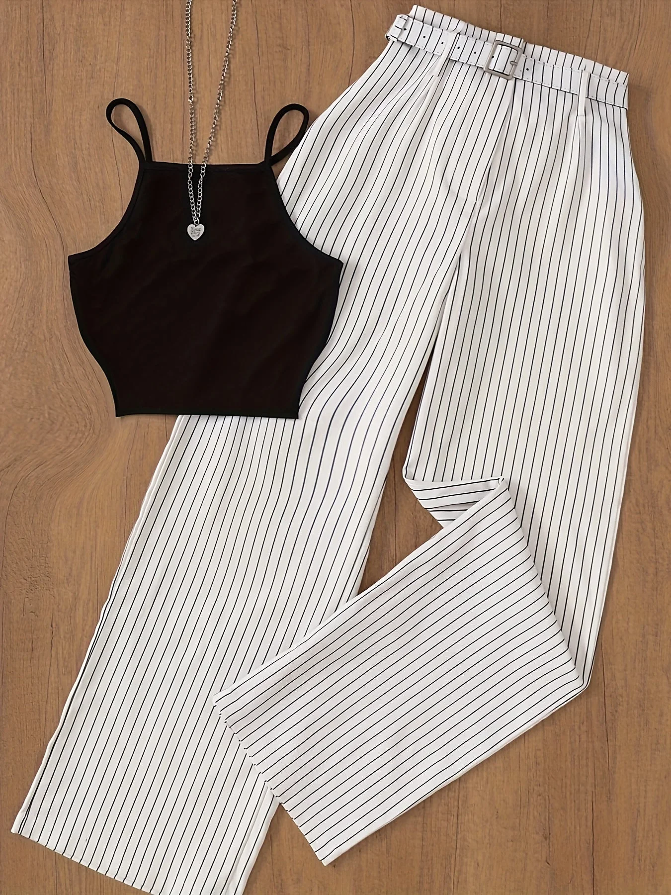 Ensemble femme élégant à rayures pour printemps/été, pantalon large et crop top chic - Image 9