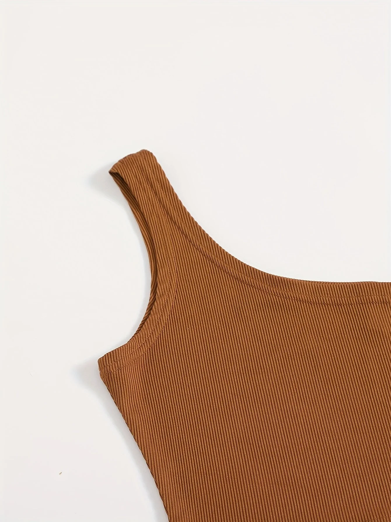 Ensemble femme élégant tendance – Top asymétrique et short imprimé léopard, style estival - Image 7