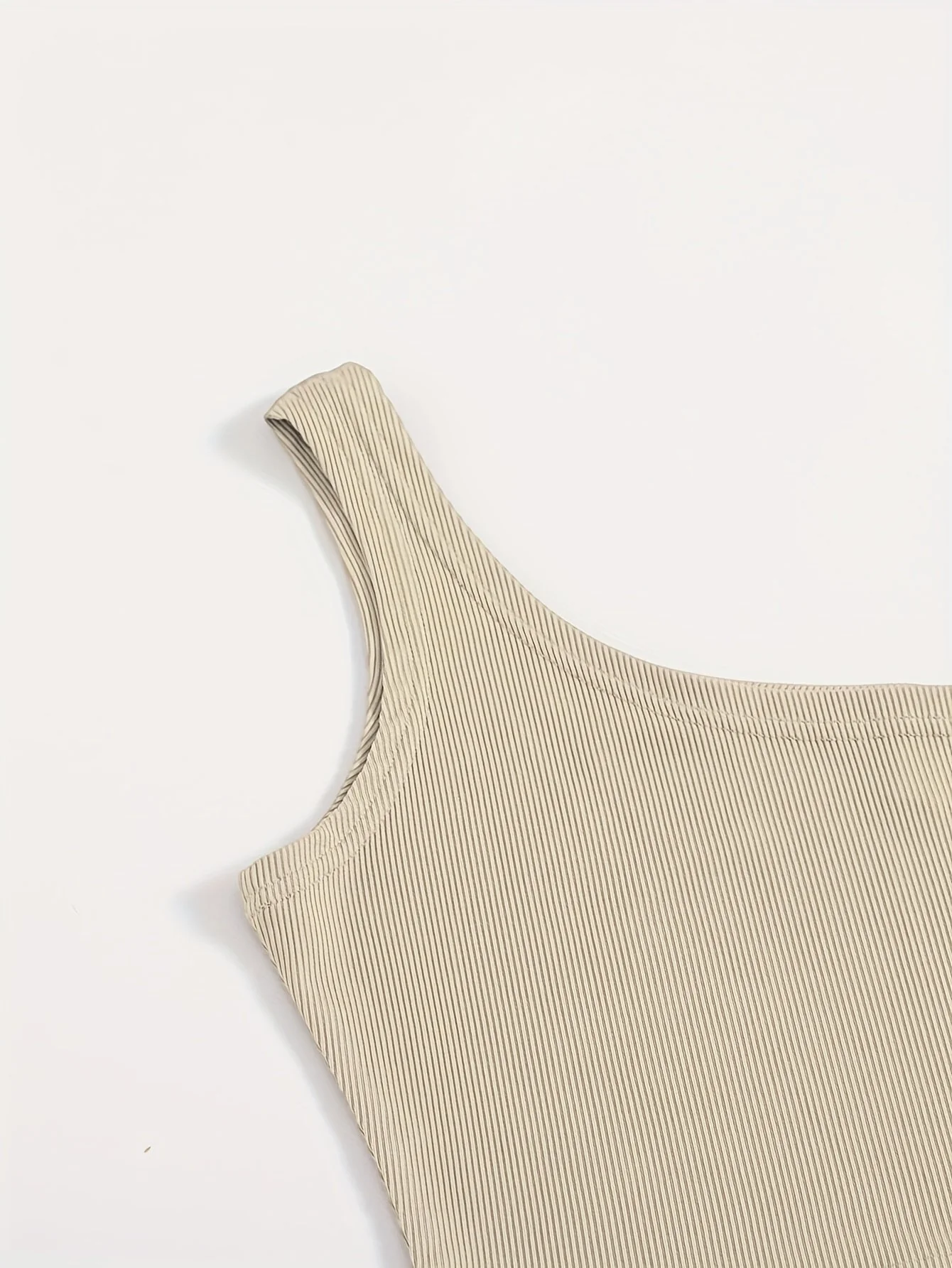 Ensemble femme élégant tendance – Top asymétrique et short imprimé léopard, style estival - Image 8