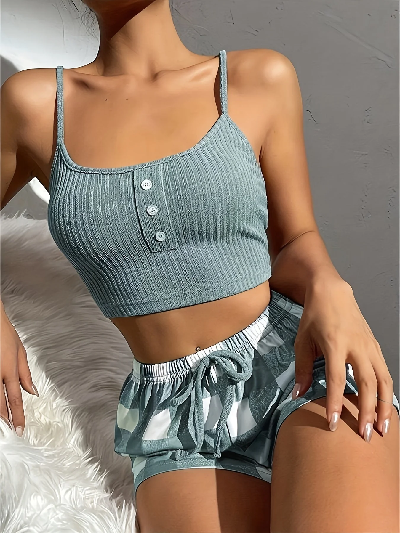 Ensemble de pyjama décontracté pour femme à bretelles fines, style estival confortable - Image 2