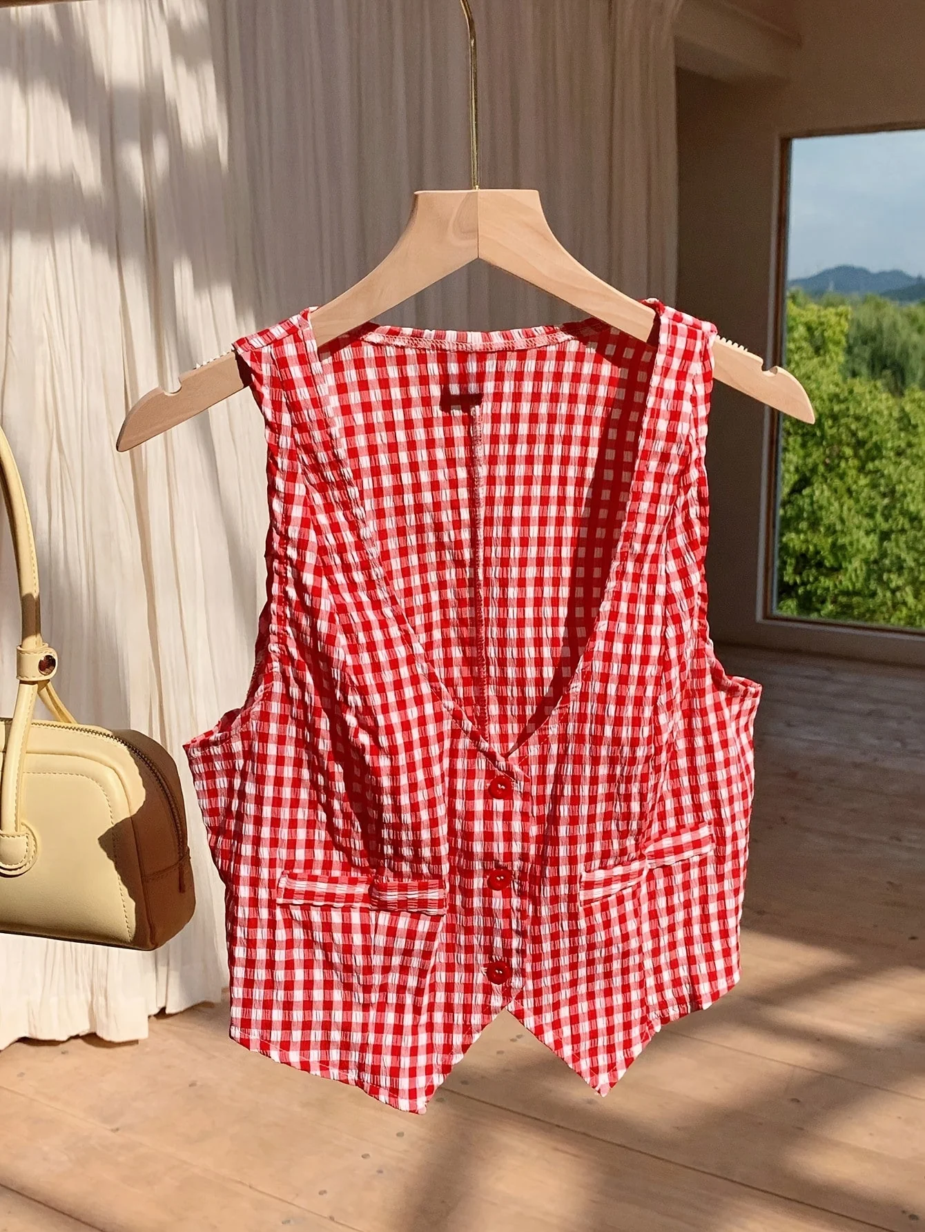 Gilet court à carreaux style élégant pour femme – Idéal printemps/été, sans manches, coupe ajustée - Image 4