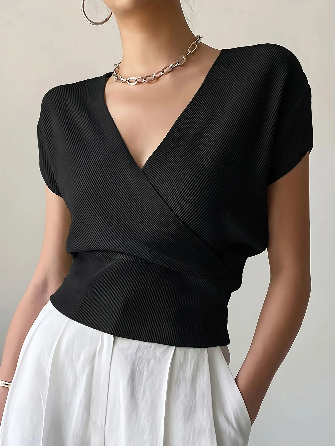 Haut femme style cache-cœur décontracté col en V manches courtes pour tous les jours - Image 2