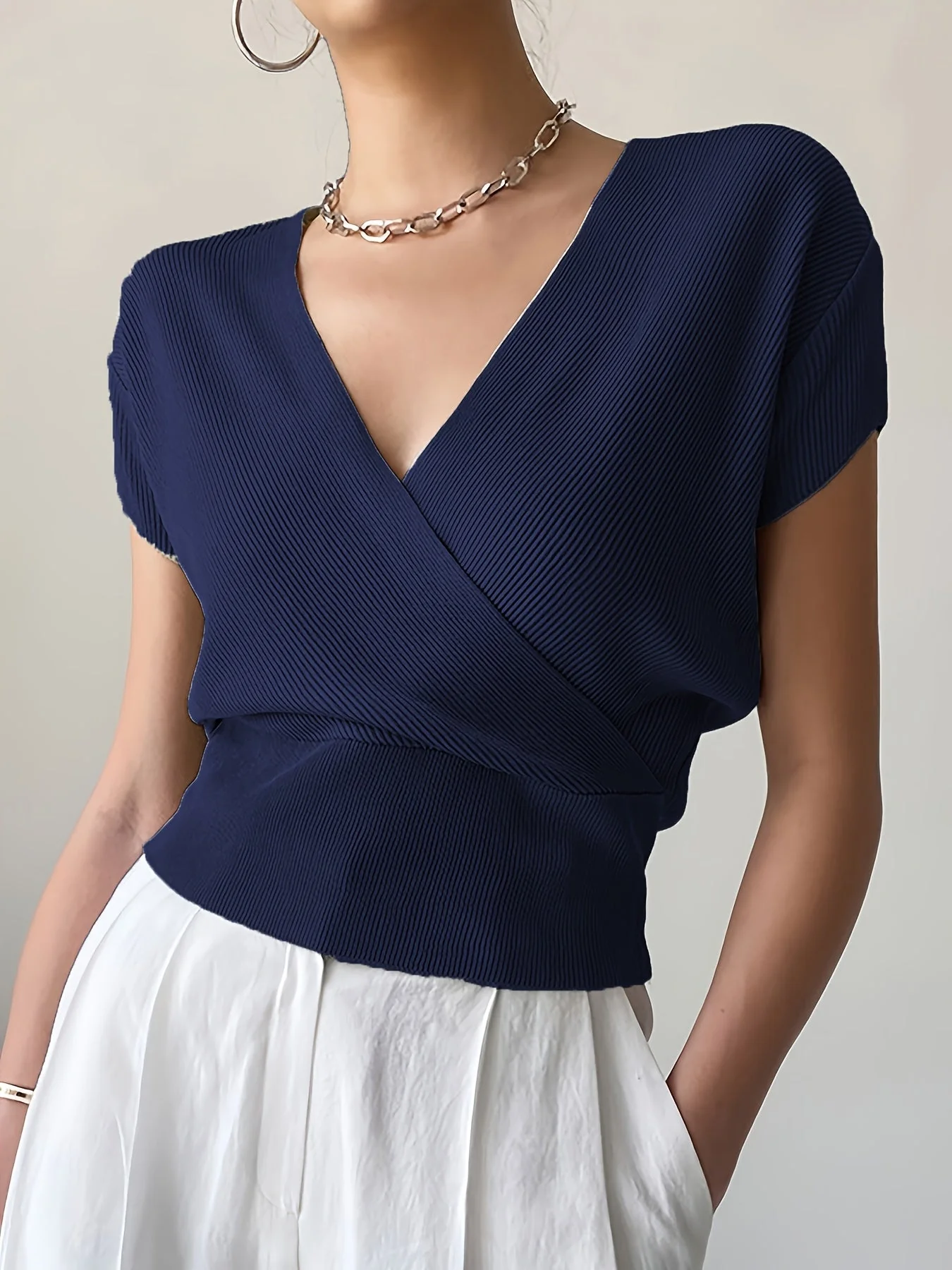 Haut femme style cache-cœur décontracté col en V manches courtes pour tous les jours - Image 3