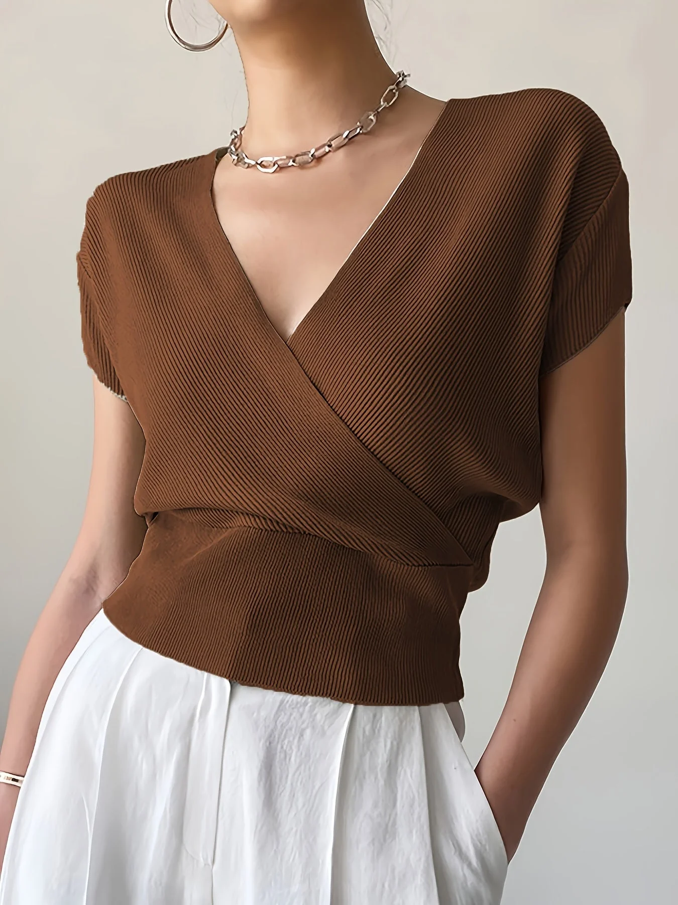 Haut femme style cache-cœur décontracté col en V manches courtes pour tous les jours - Image 5