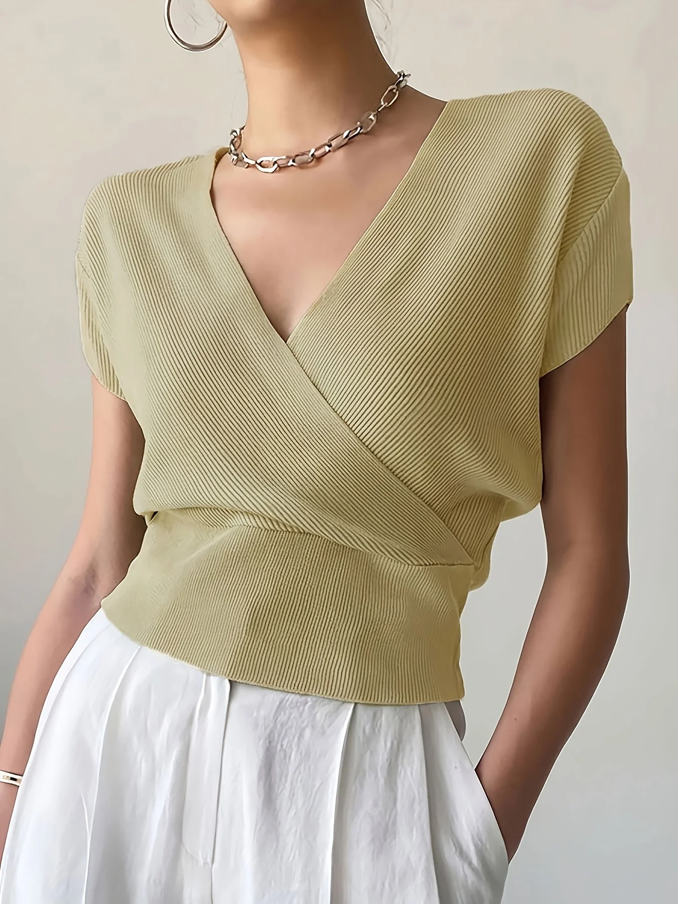 Haut femme style cache-cœur décontracté col en V manches courtes pour tous les jours - Image 8