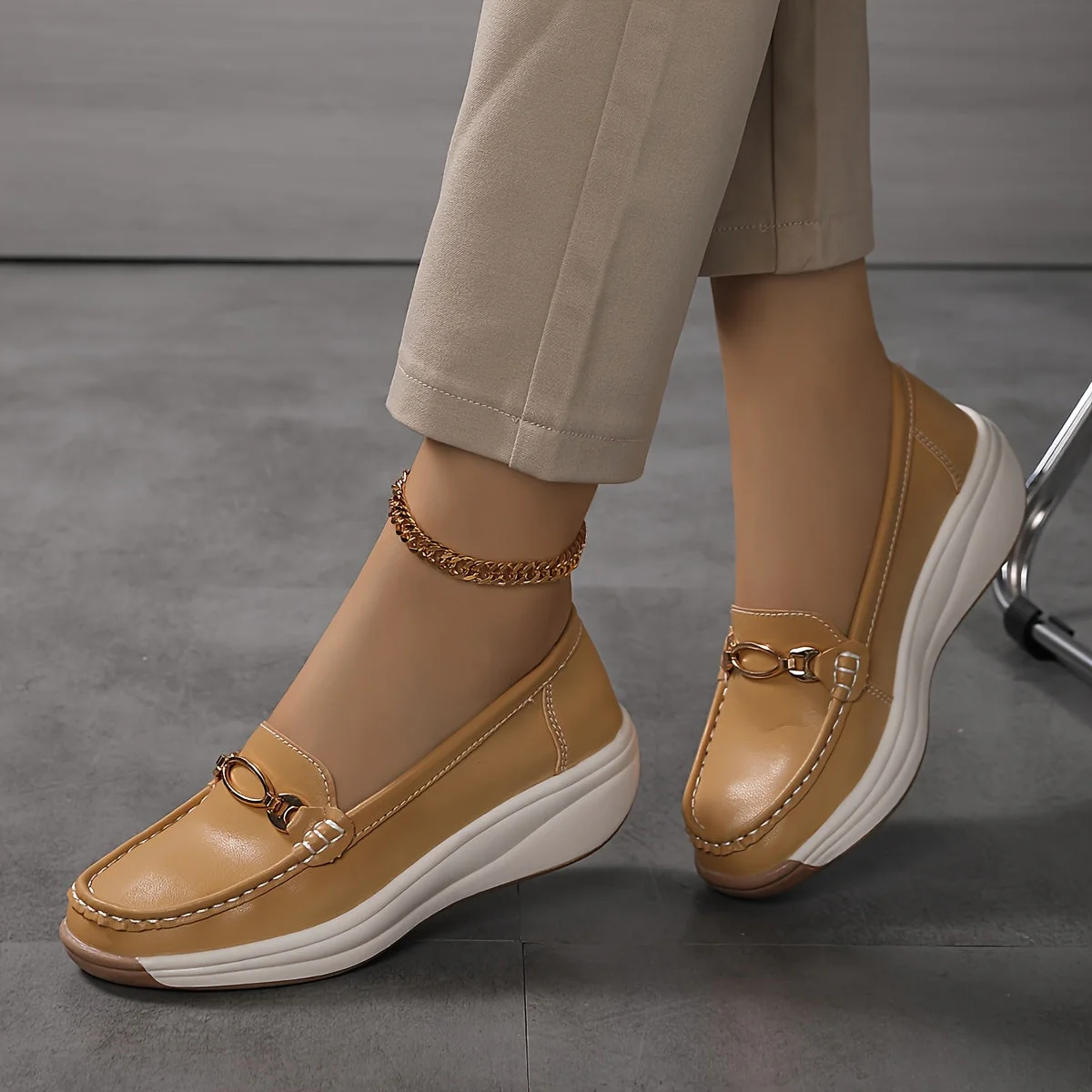 Mocassins compensés élégants pour femme style décontracté chic - Image 4