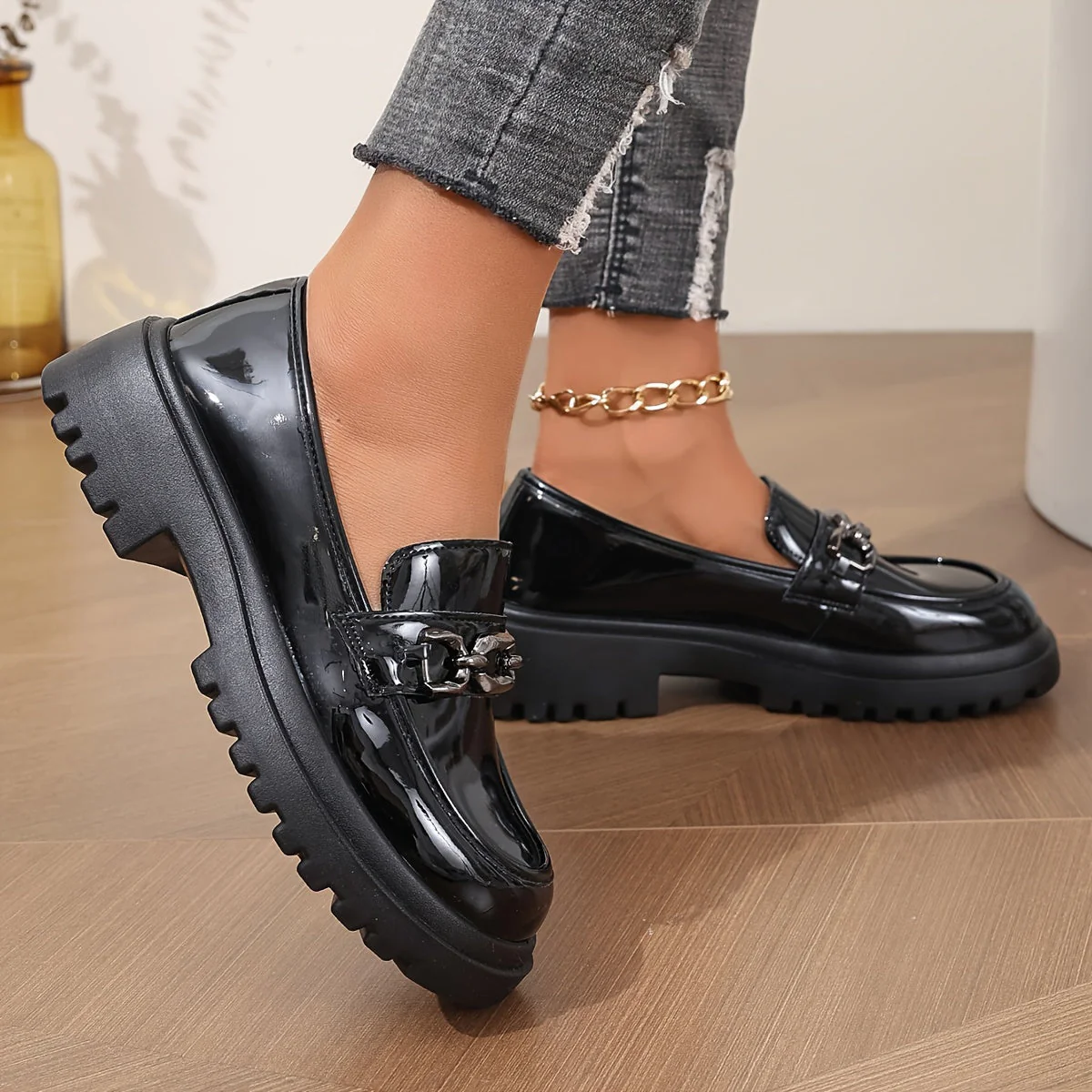Mocassins élégants pour femme à chaîne dorée style preppy – Slip-on confort urbain - Image 2