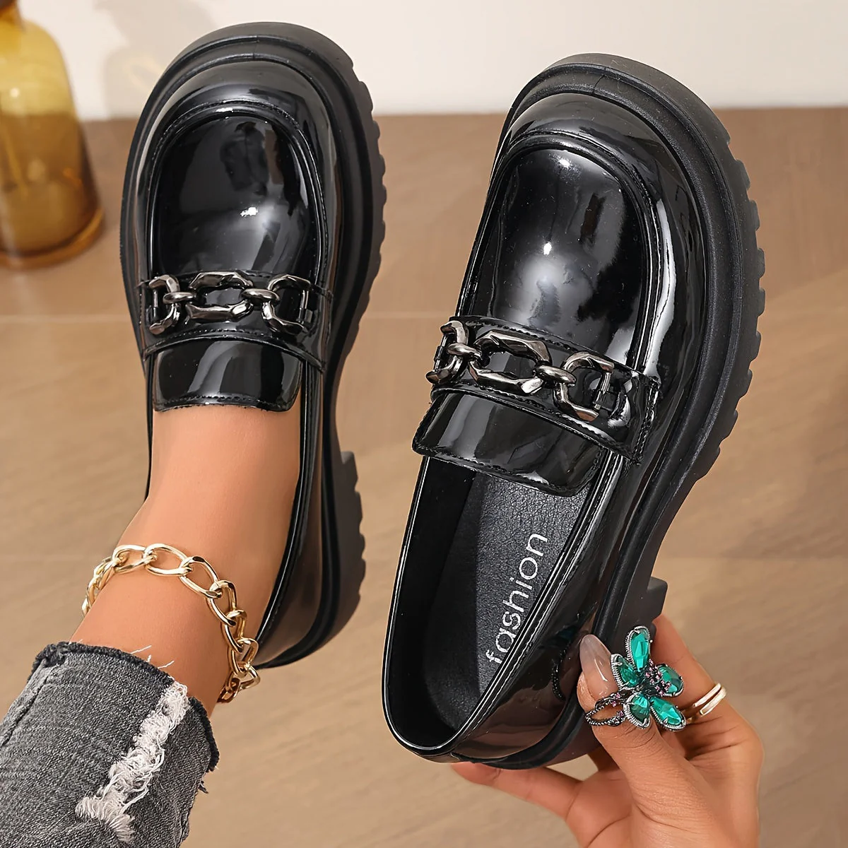 Mocassins élégants pour femme à chaîne dorée style preppy – Slip-on confort urbain - Image 4