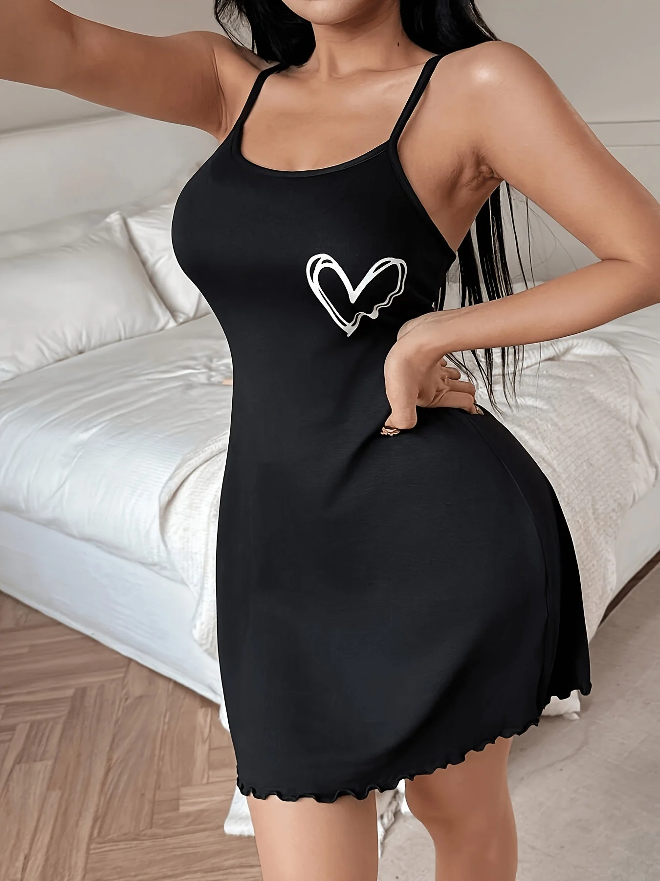 Nuisette femme style décontracté avec bretelles et motif cœur, idéale pour la maison et l'été - Image 4