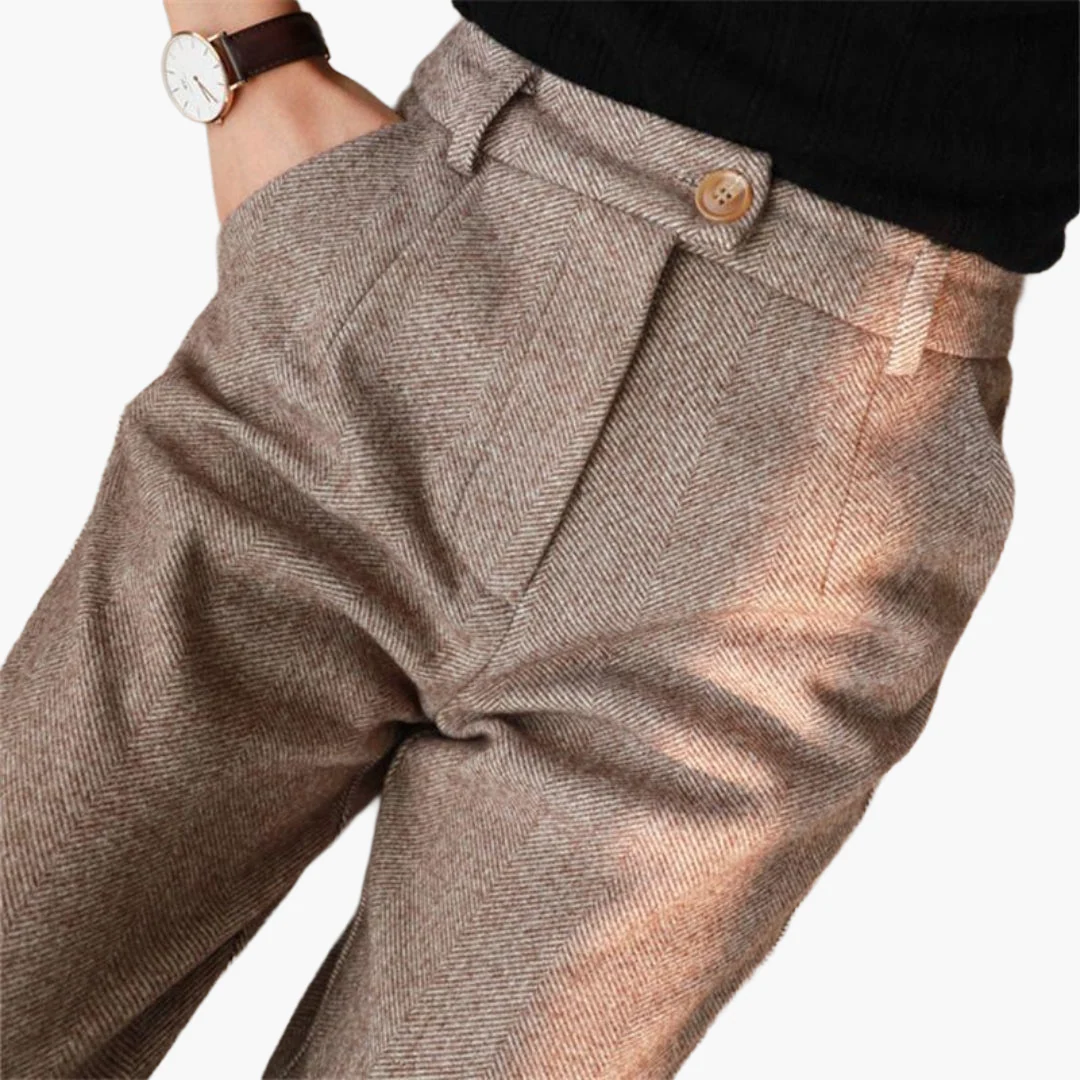 Pantalon à motif chevrons style héritage pour femme – Élégance intemporelle et chic décontracté - Image 9