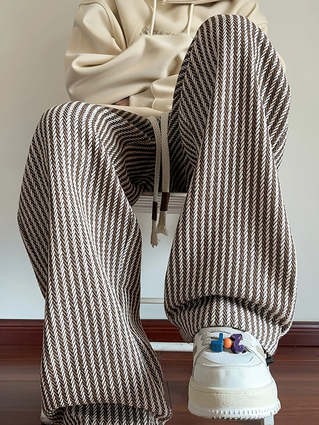 Pantalon décontracté à jambes droites pour homme style streetwear avec motif chevrons - Image 3