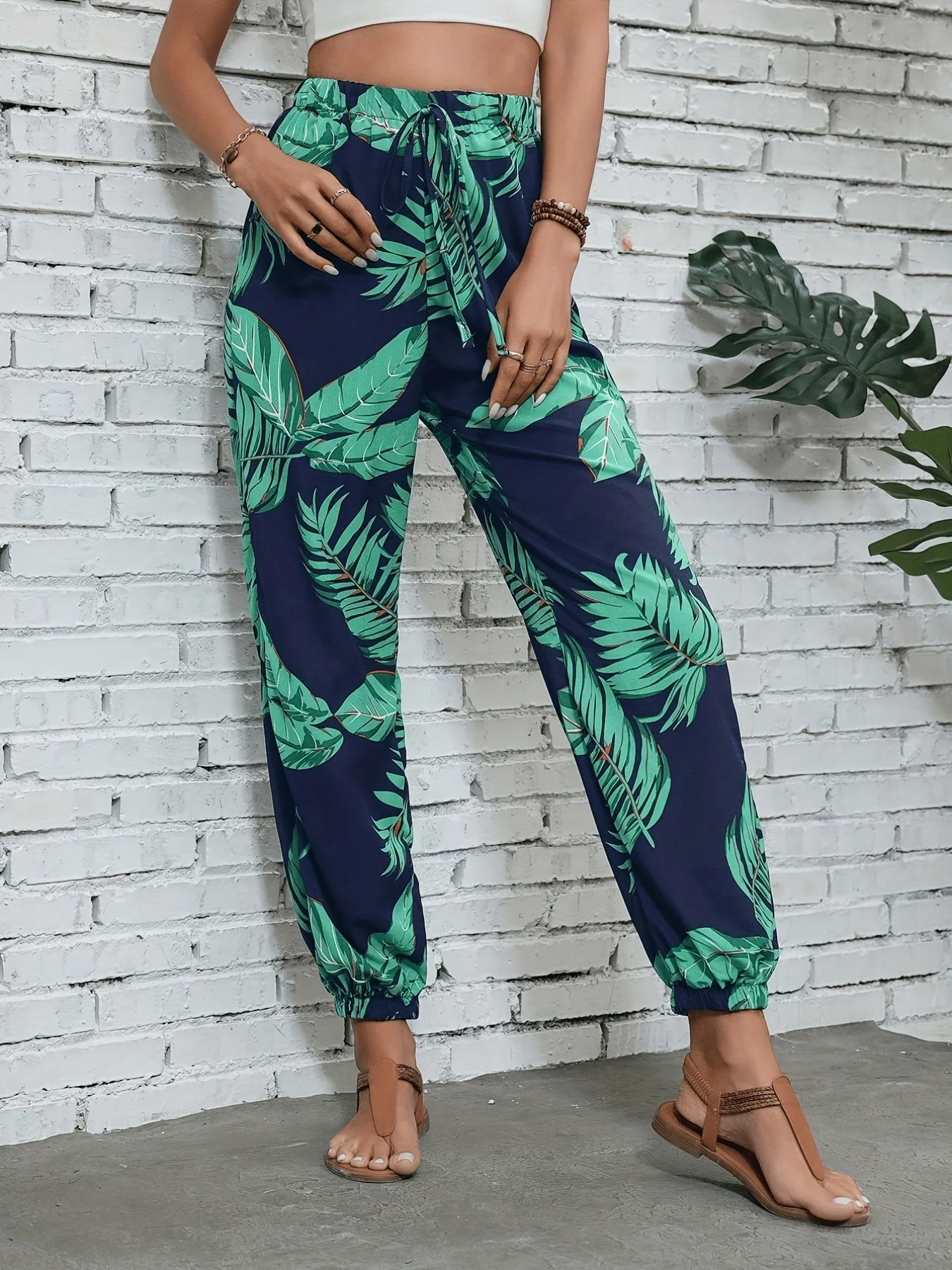Pantalon jogger femme style vacances à imprimé feuilles pour le printemps/été - Image 4
