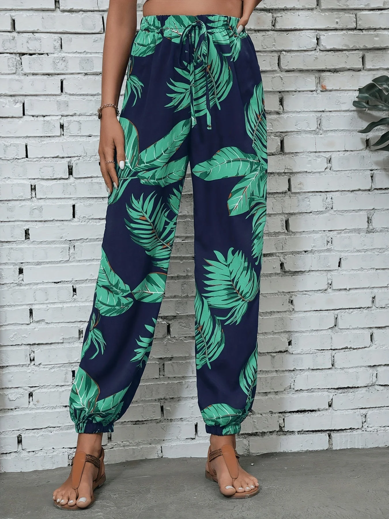 Pantalon jogger femme style vacances à imprimé feuilles pour le printemps/été - Image 6