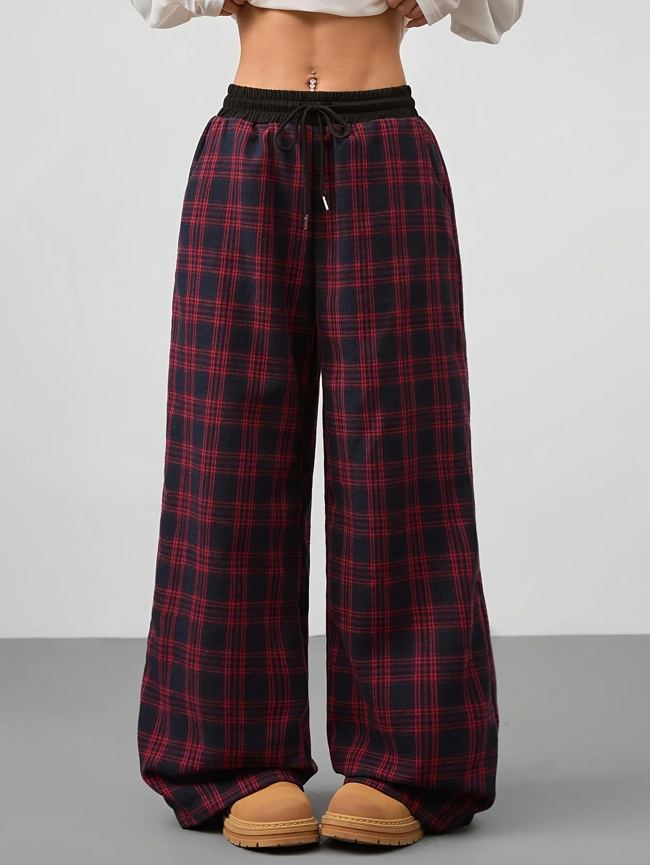 Pantalon large à carreaux style décontracté pour femme, idéal pour la détente ou le week-end - Image 2