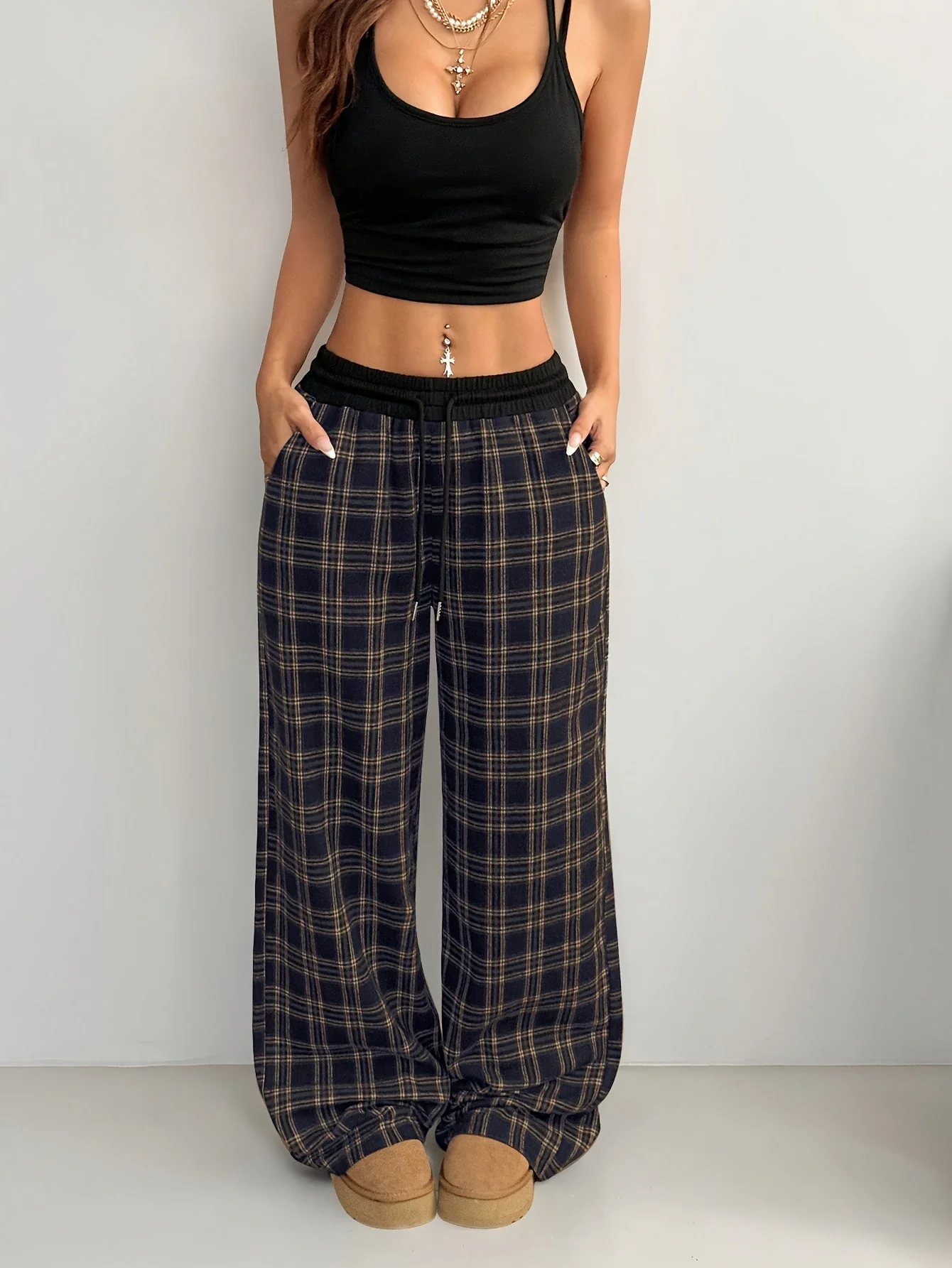 Pantalon large à carreaux style décontracté pour femme, idéal pour la détente ou le week-end - Image 3