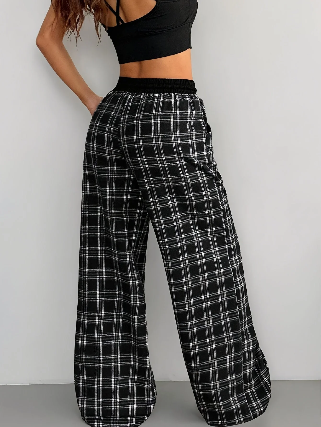 Pantalon large à carreaux style décontracté pour femme, idéal pour la détente ou le week-end - Image 4
