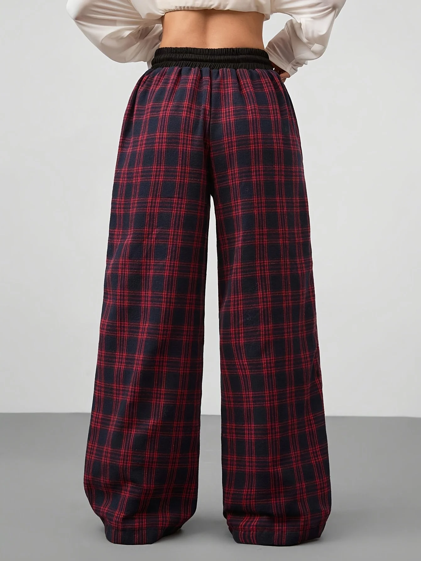 Pantalon large à carreaux style décontracté pour femme, idéal pour la détente ou le week-end - Image 5