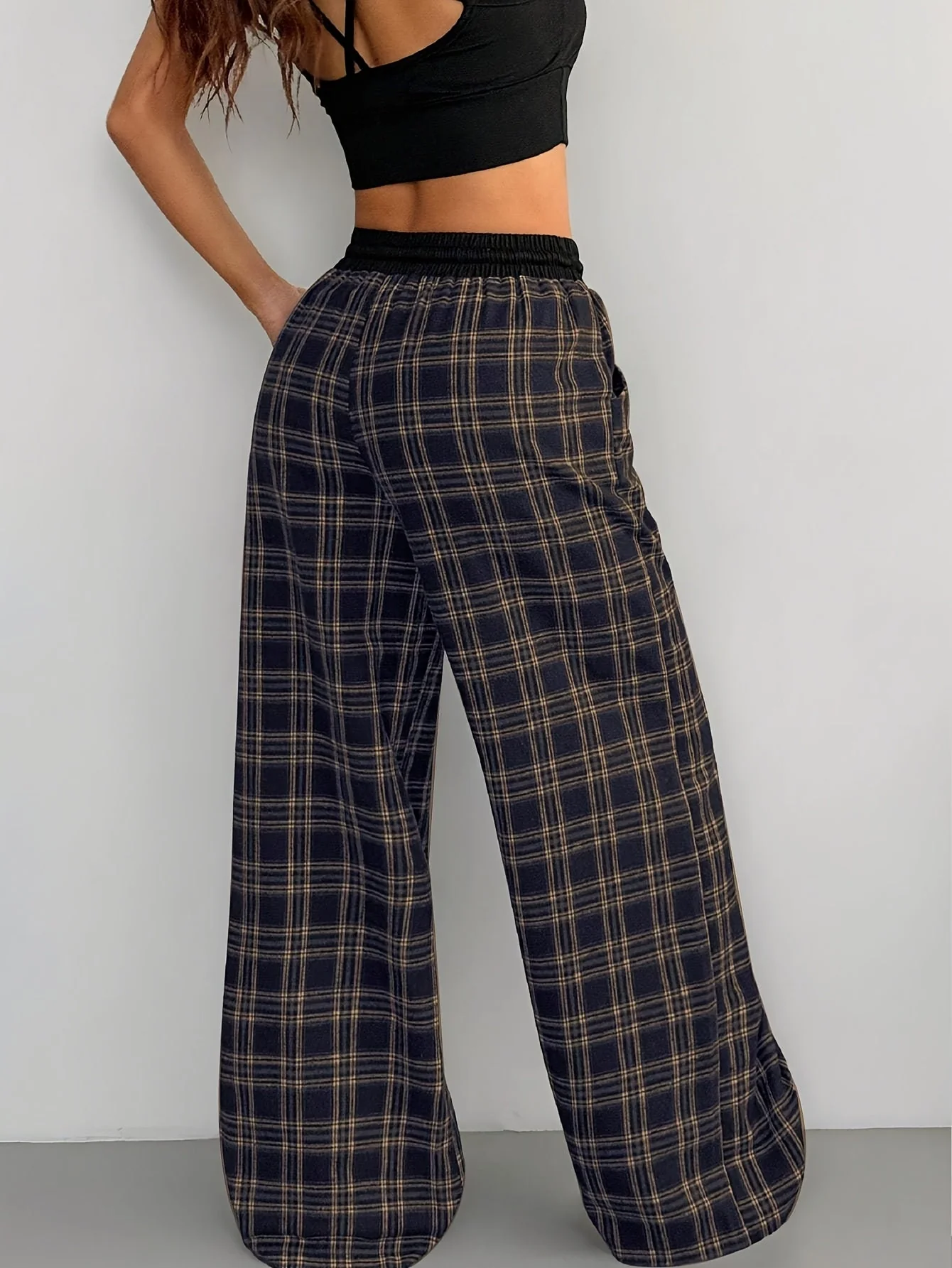 Pantalon large à carreaux style décontracté pour femme, idéal pour la détente ou le week-end - Image 7