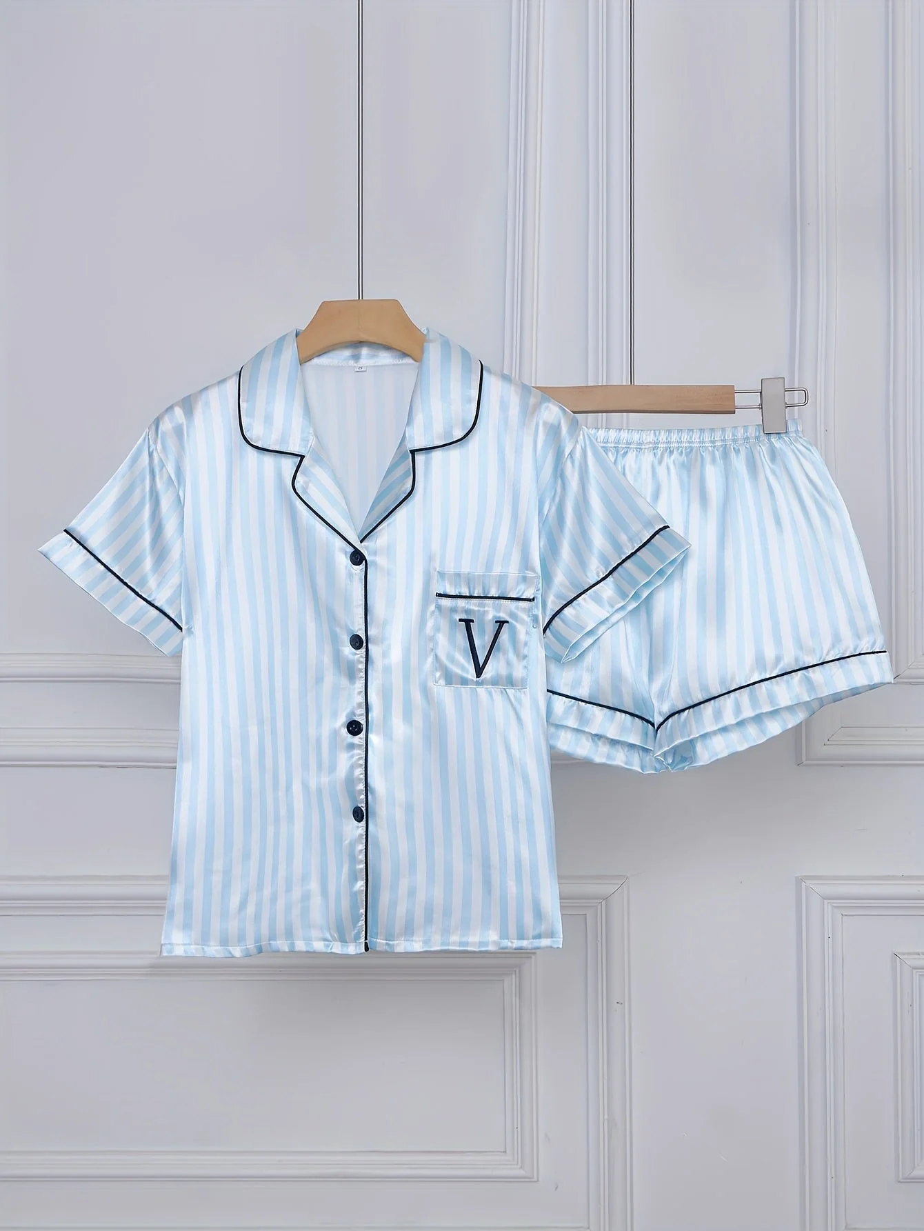 Pyjama court femme à rayures style classique pour la maison - ensemble chemise et short confortable - Image 2