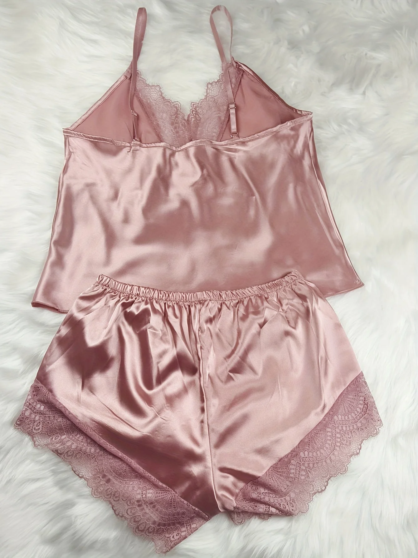 Pyjama court femme style sexy pour la maison - ensemble débardeur et short avec détails en dentelle, idéal printemps-été - Image 8