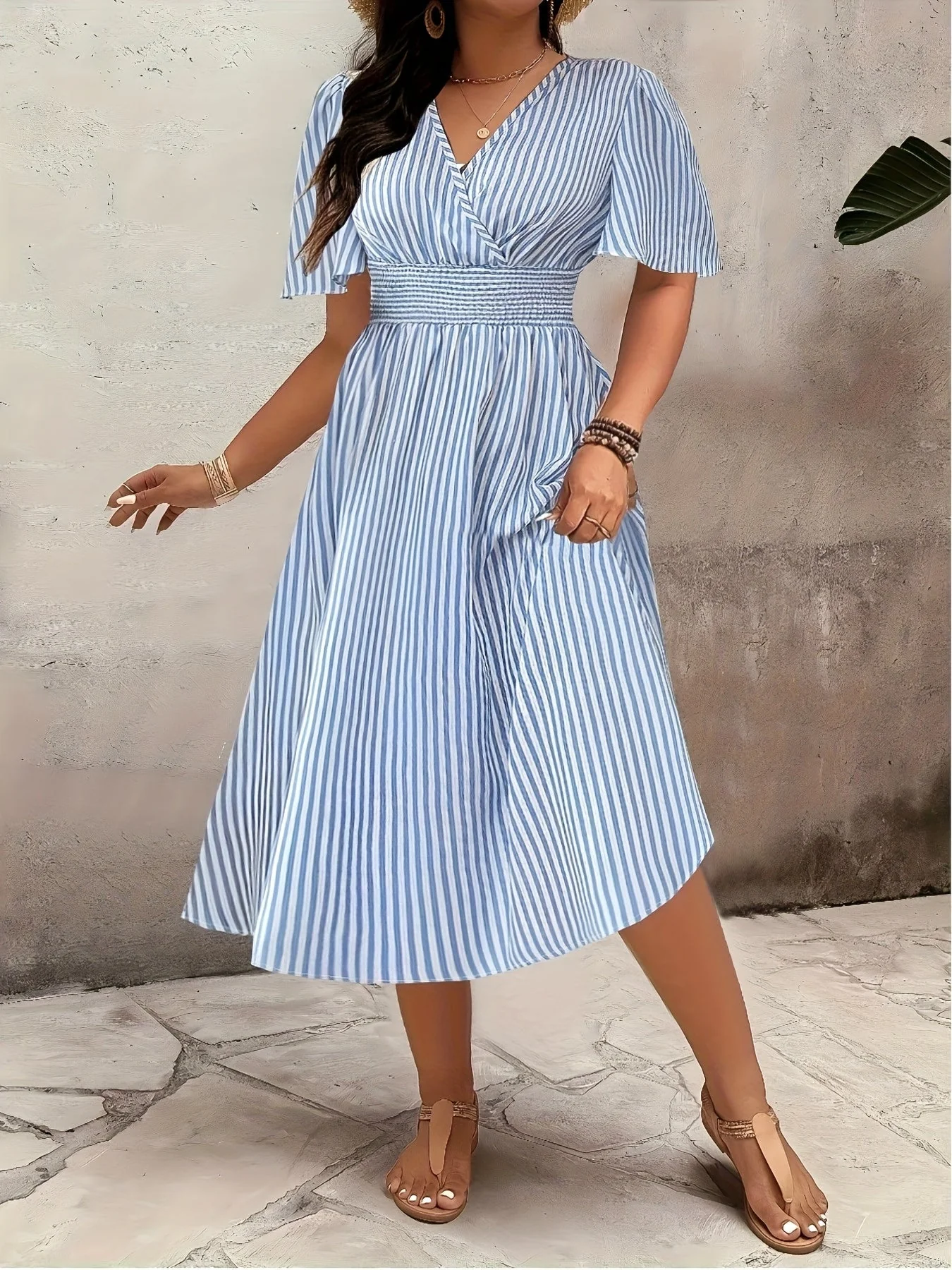 Robe élégante à rayures pour femme, style croisé et taille smockée, idéale pour les occasions spéciales - Image 11