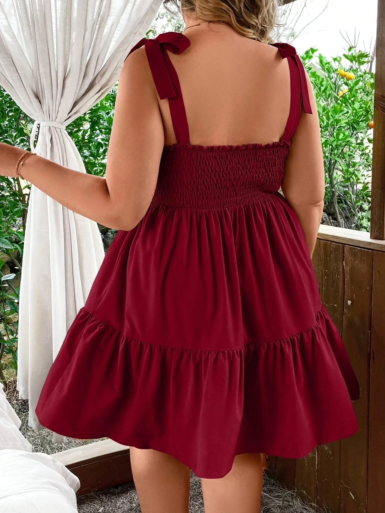 Robe d'été décontractée pour femme à bretelles nouées et haut smocké style vacances - Image 10