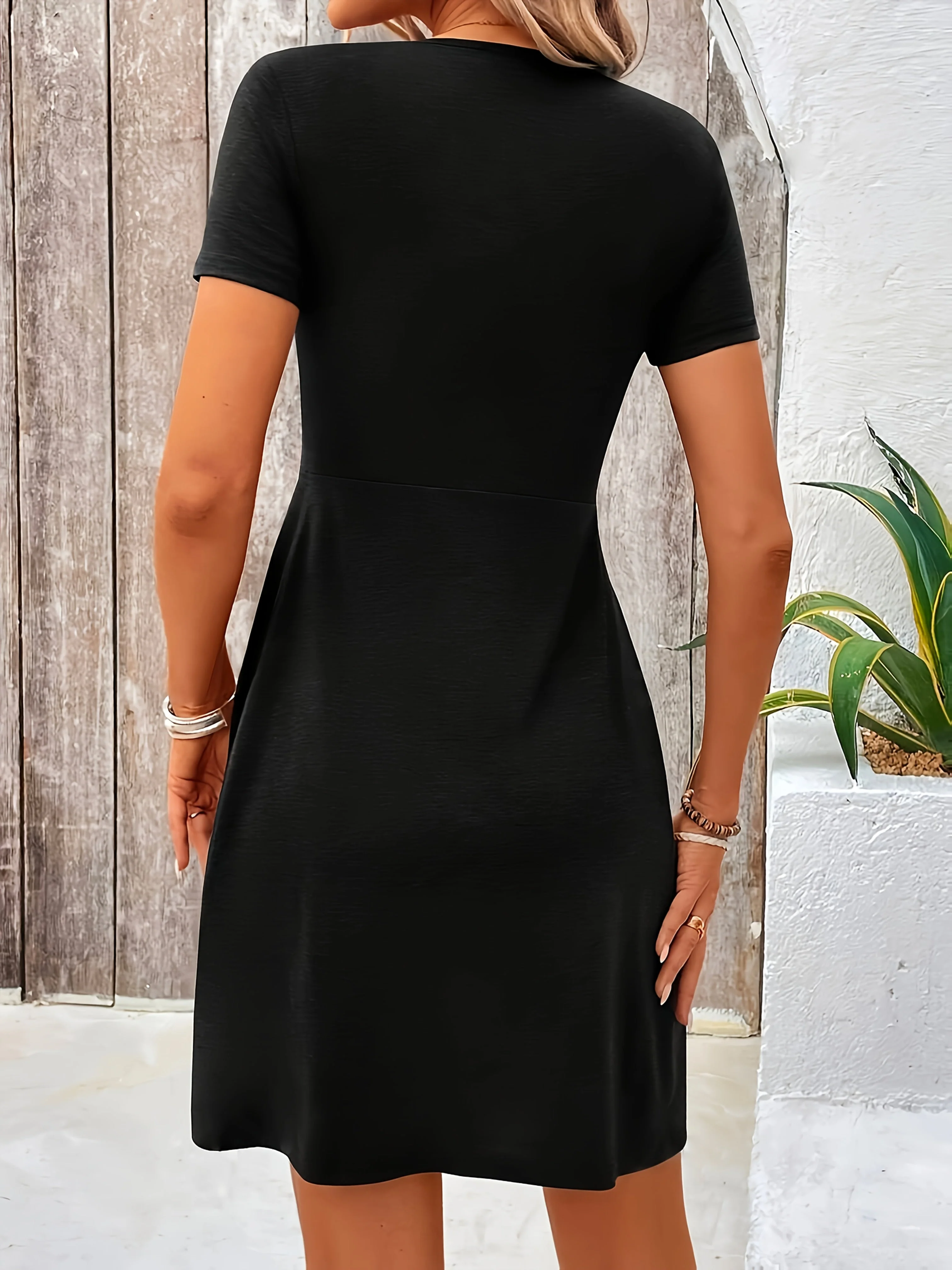 Robe d'été élégante pour femme à col en V, style décontracté et chic, idéale pour les vacances - Image 4