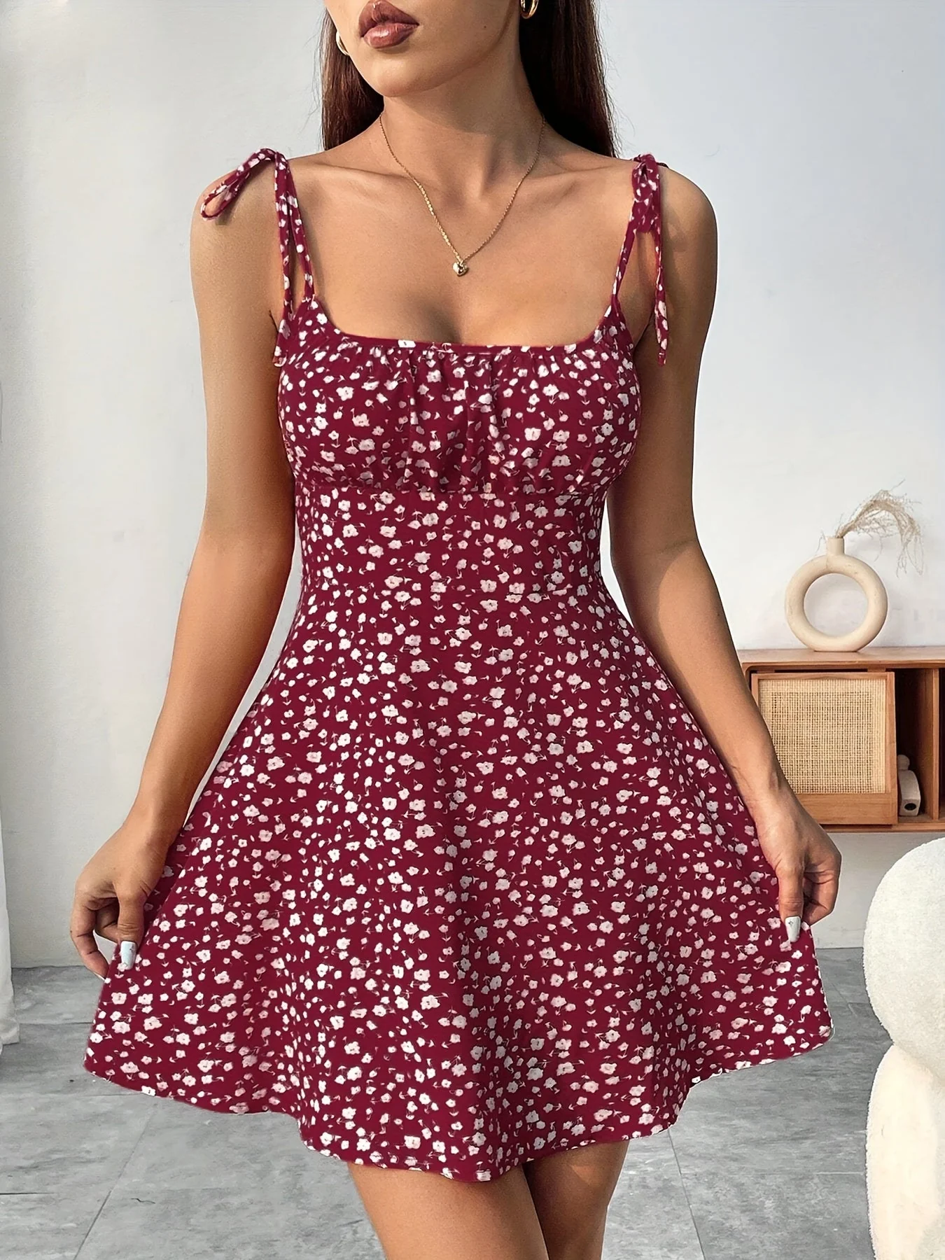 Robe d'été féminine style chic à bretelles et imprimé fleuri - Idéale pour sorties et vacances - Image 4
