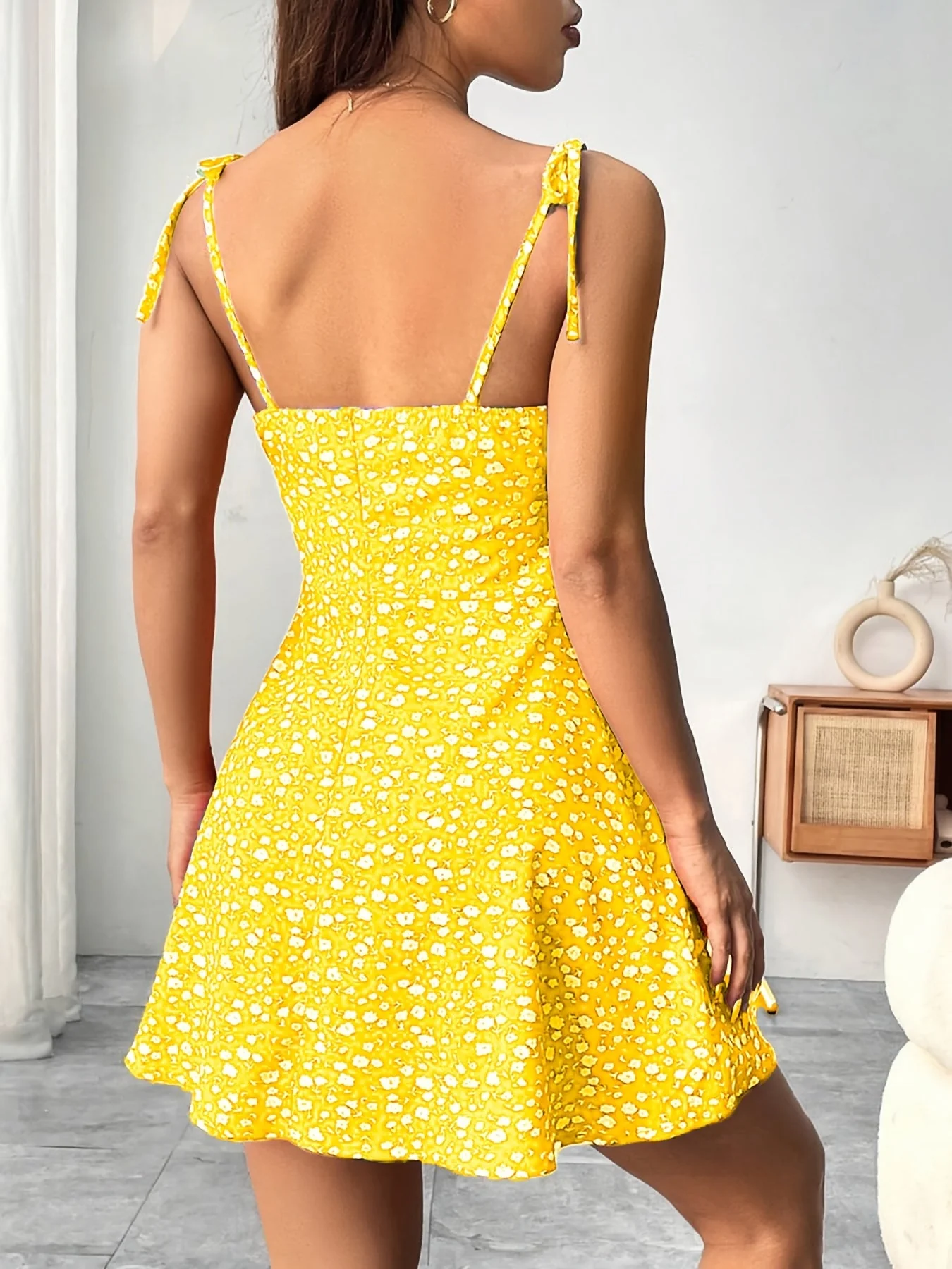 Robe d'été féminine style chic à bretelles et imprimé fleuri - Idéale pour sorties et vacances - Image 9