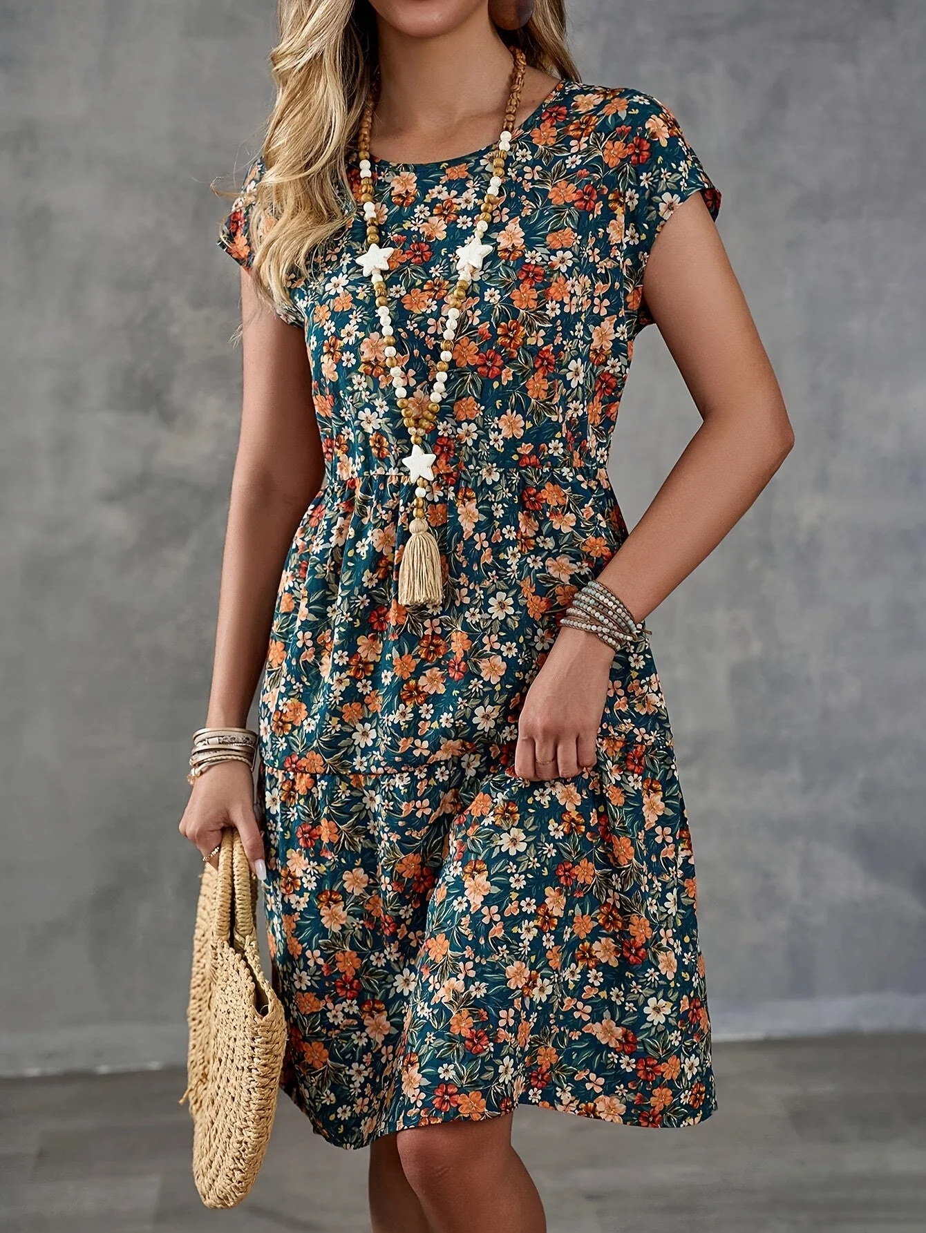 Robe fleurie décontractée pour femme style vacances à manches courtes - Image 4