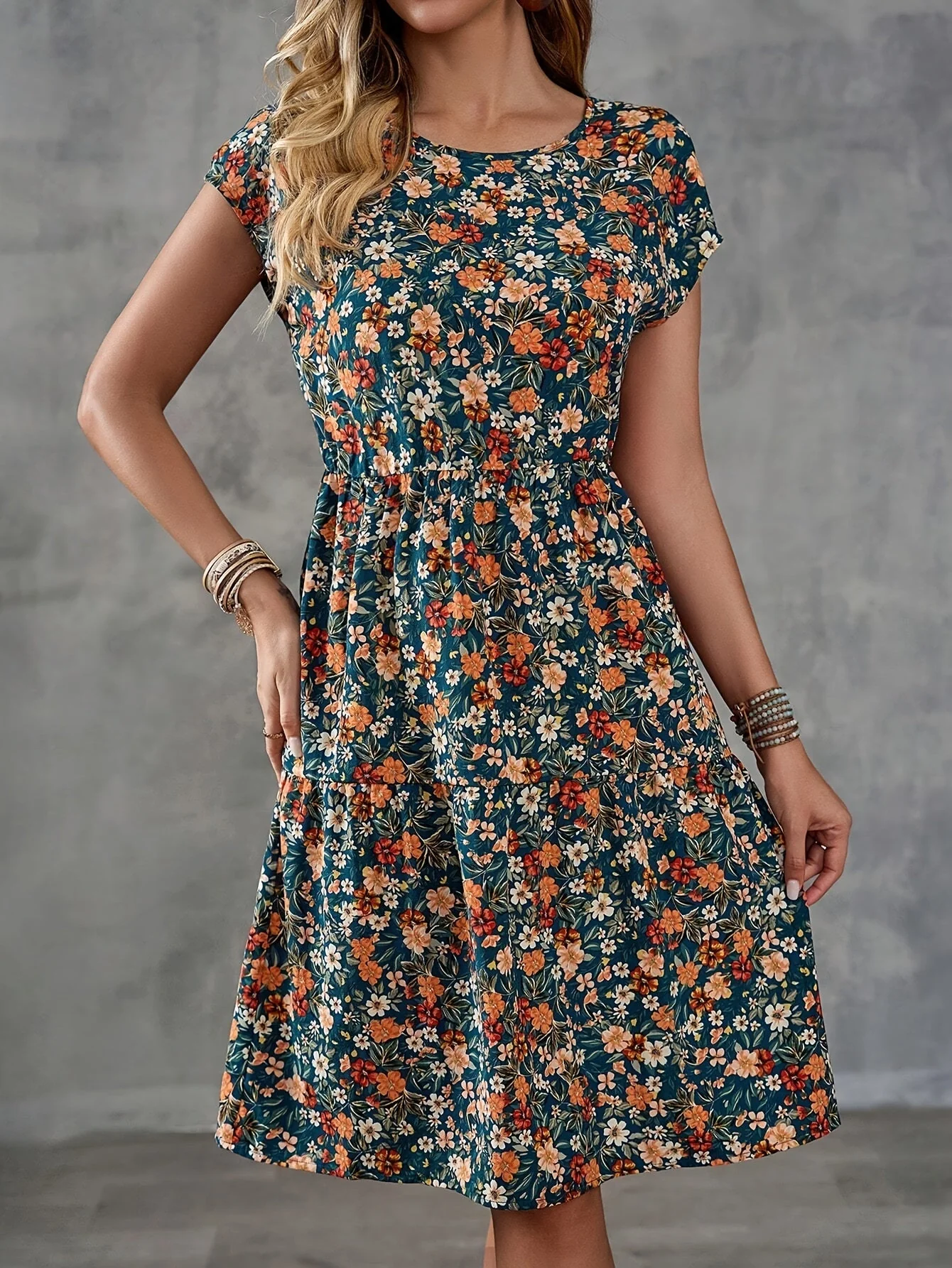 Robe fleurie décontractée pour femme style vacances à manches courtes - Image 5