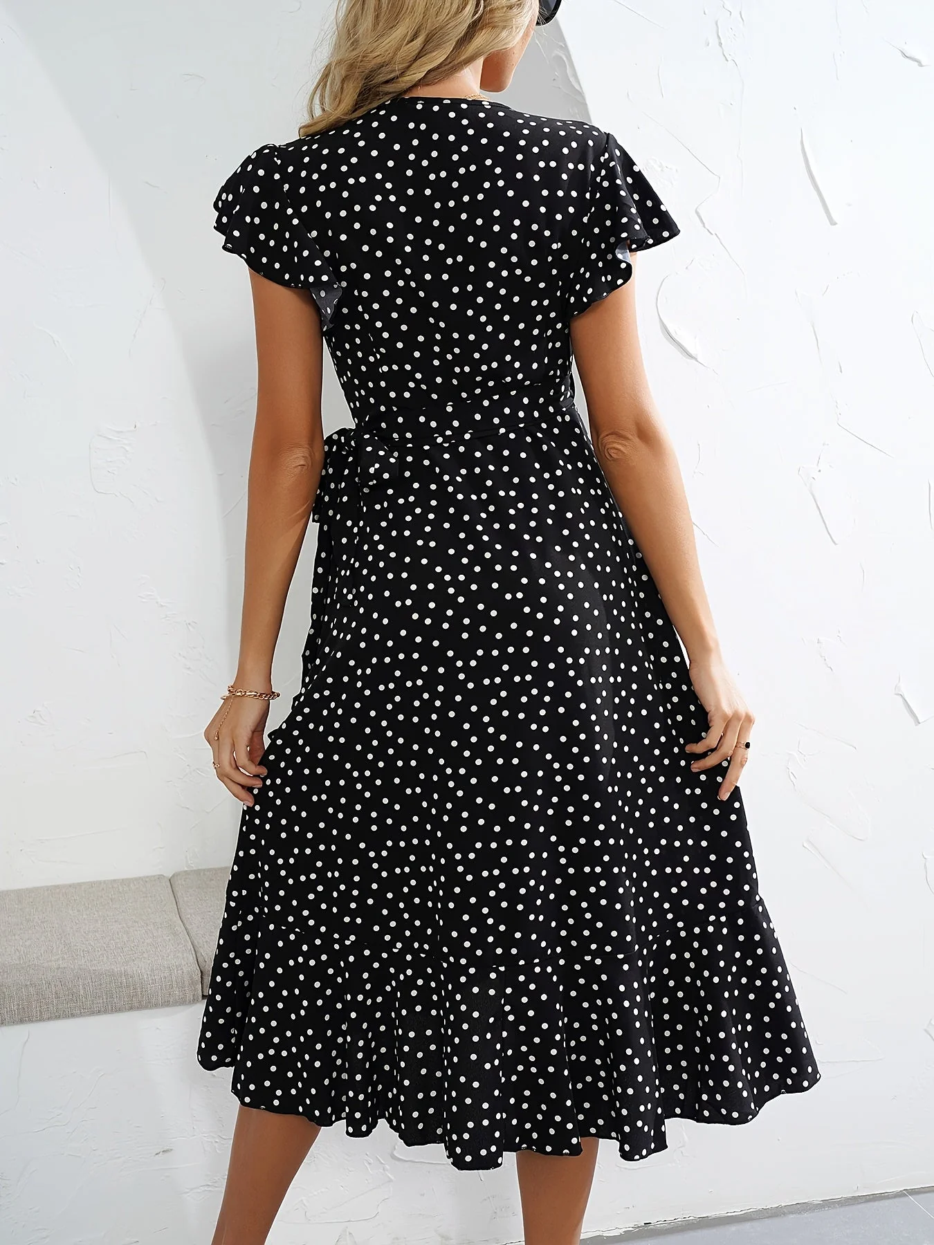 Robe portefeuille à pois style rétro chic pour femme – Élégante et polyvalente - Image 4