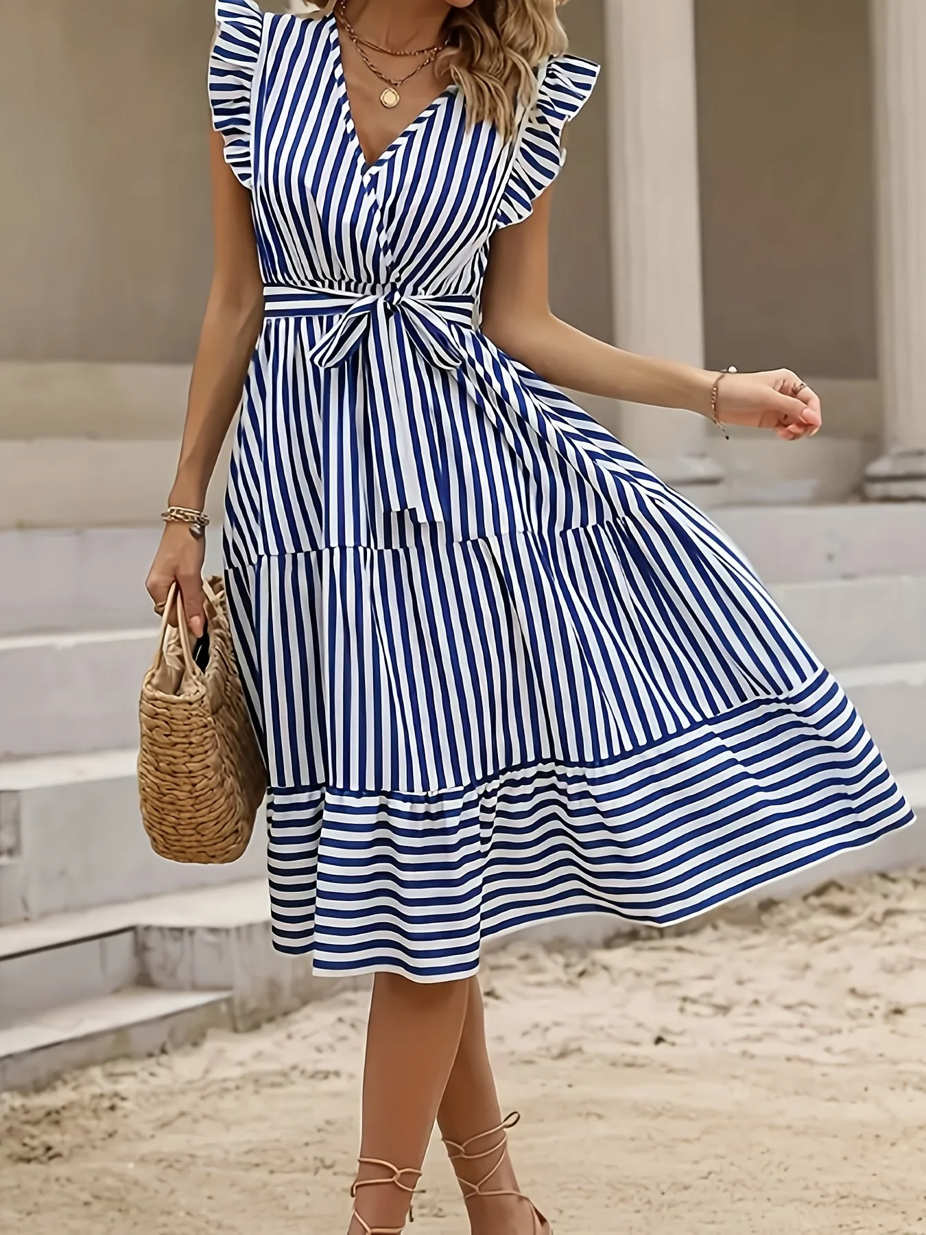 Robe portefeuille à rayures élégante sans manches pour femme – style estival chic - Image 3