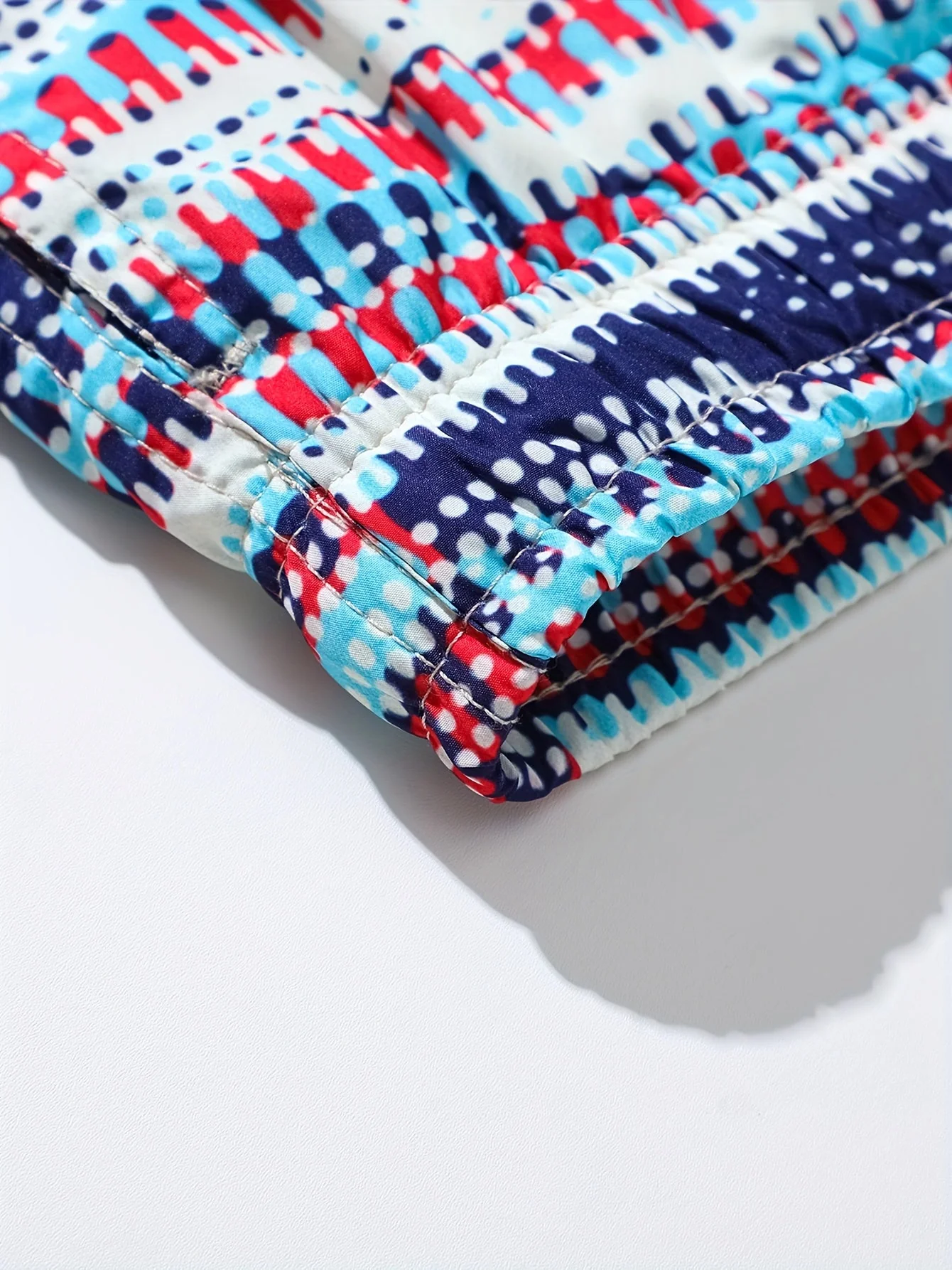 Short de bain homme style sportif à imprimé graphique pour la plage et la piscine - Image 3