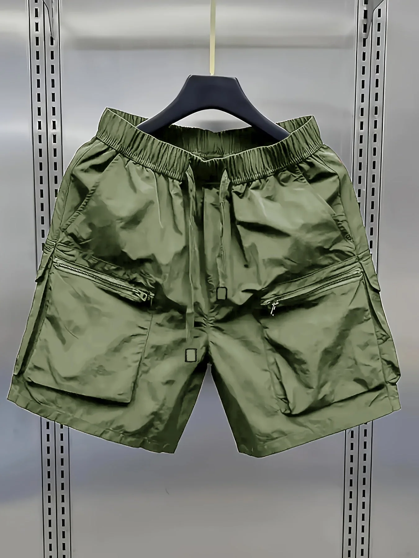 Short cargo décontracté pour homme avec poches zippées style urbain - Image 3