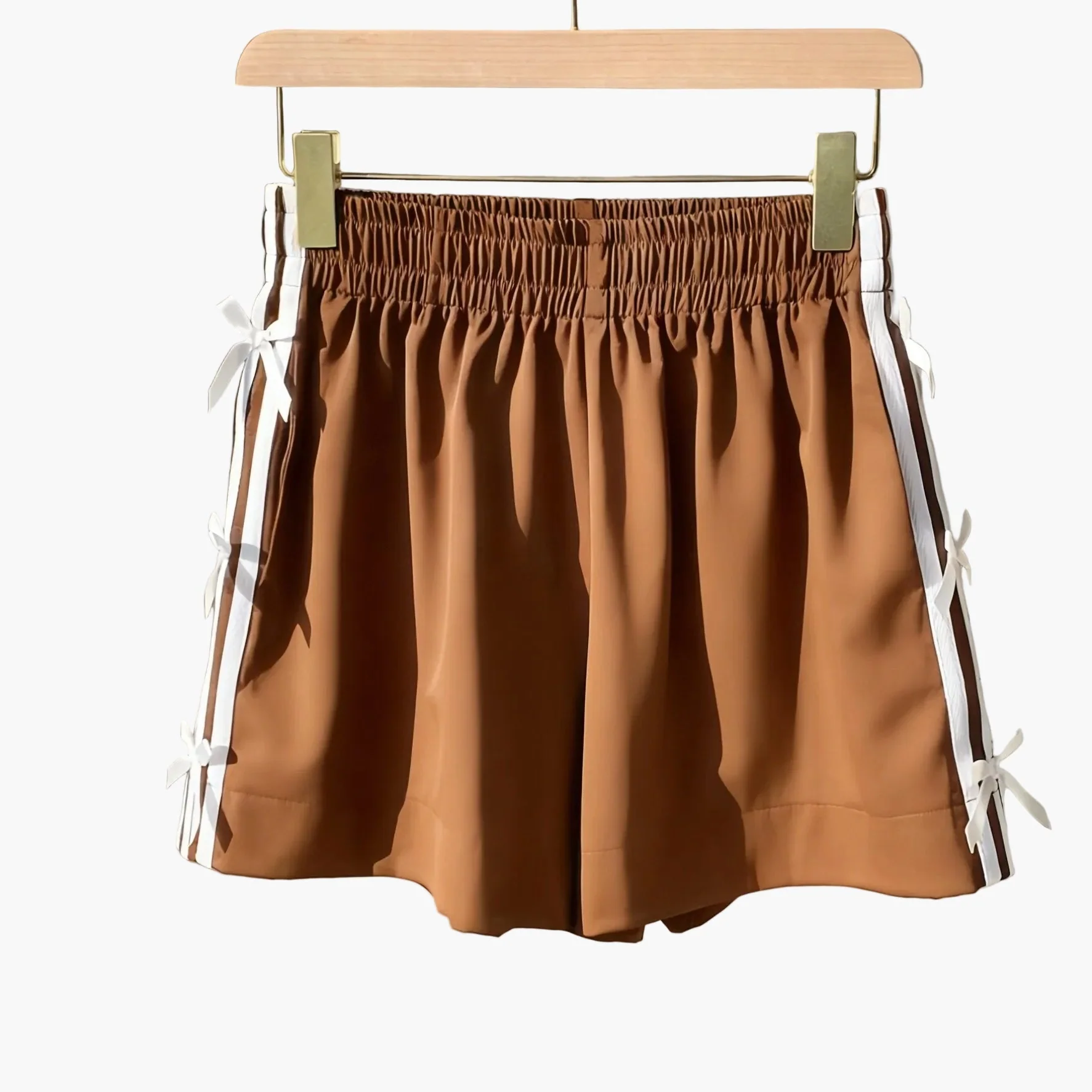 Short décontracté femme style vacances avec nœuds latéraux et bandes sportives - Image 13