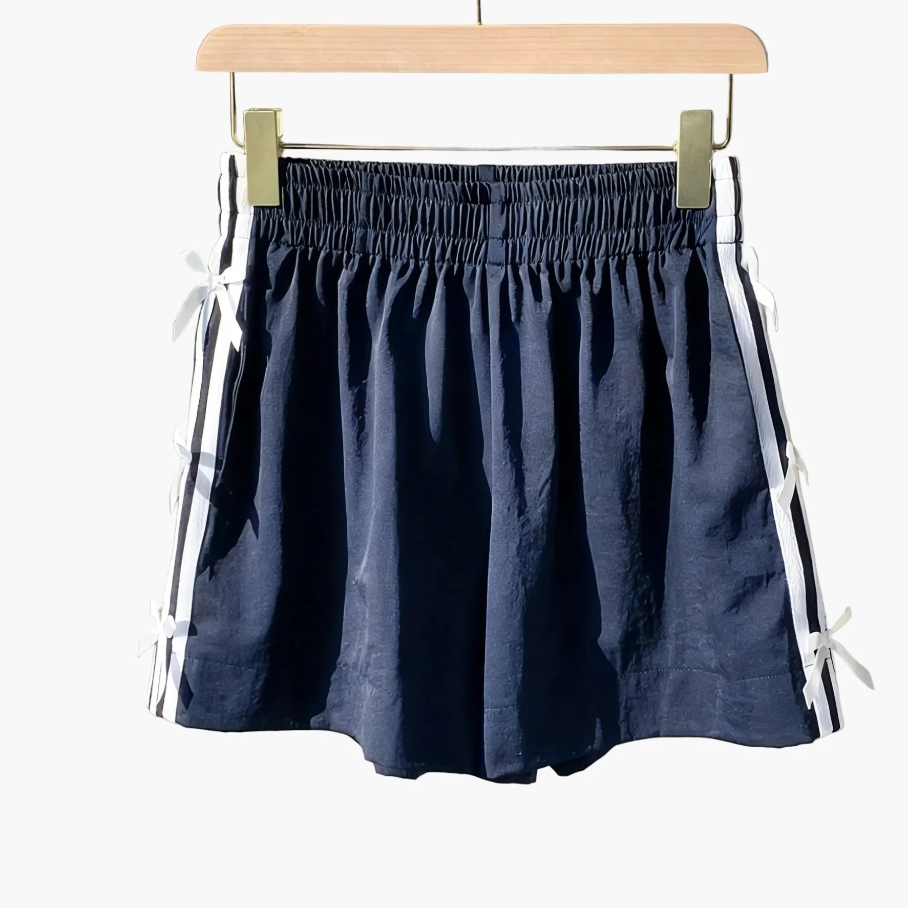 Short décontracté femme style vacances avec nœuds latéraux et bandes sportives - Image 14