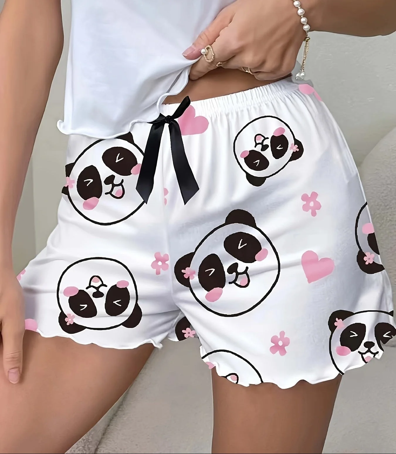 Short de pyjama décontracté pour femme avec motif panda kawaii, idéal pour la nuit et la détente - Image 3