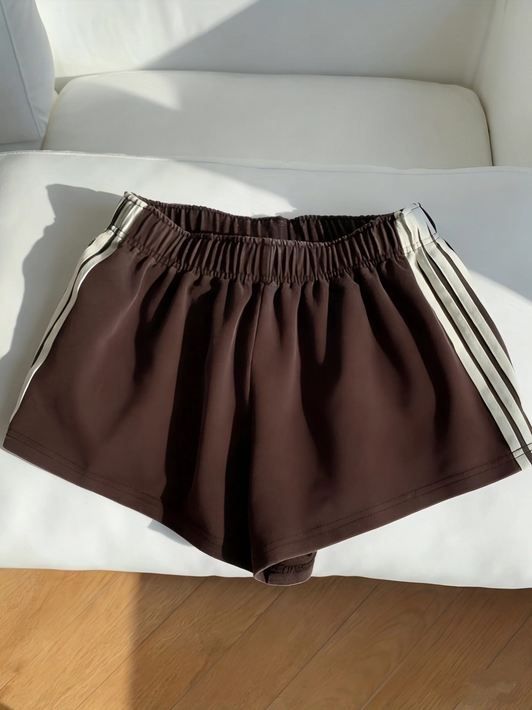 Shorts de sport femme à bandes latérales style décontracté pour running et loisirs - Image 3