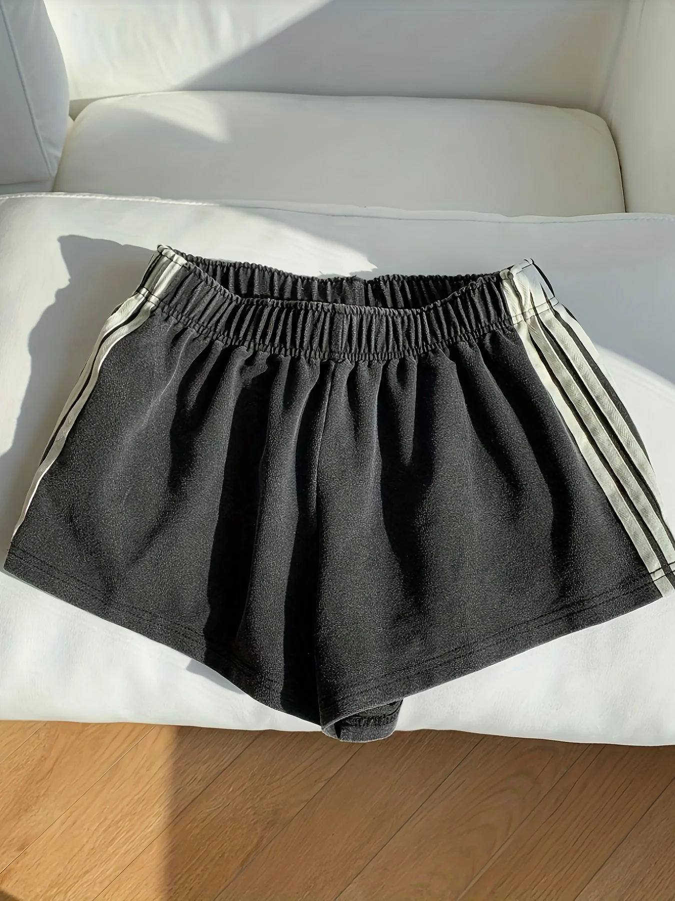 Shorts de sport femme à bandes latérales style décontracté pour running et loisirs - Image 4