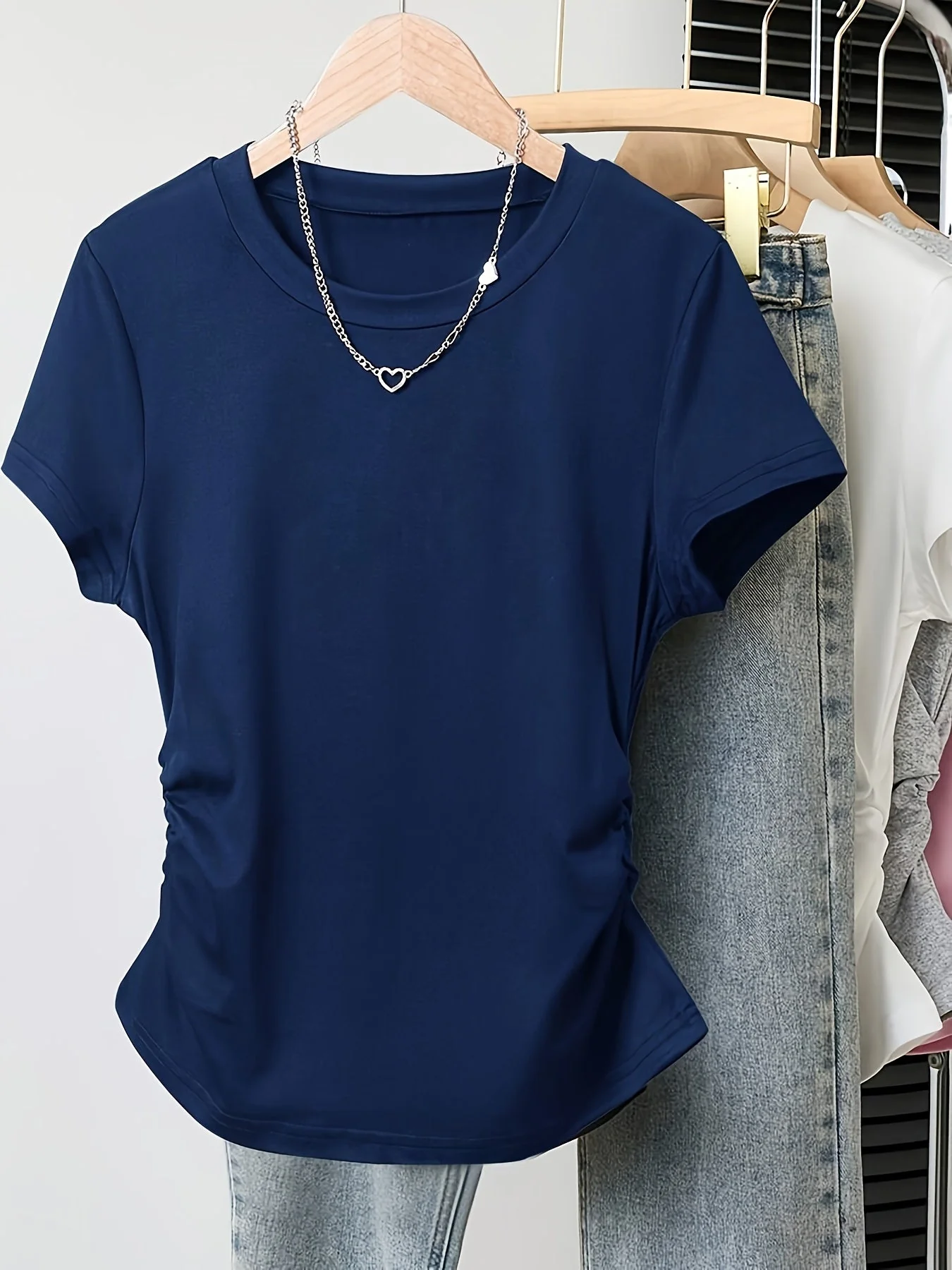 T-shirt basique femme style décontracté à manches courtes pour le quotidien - Image 2