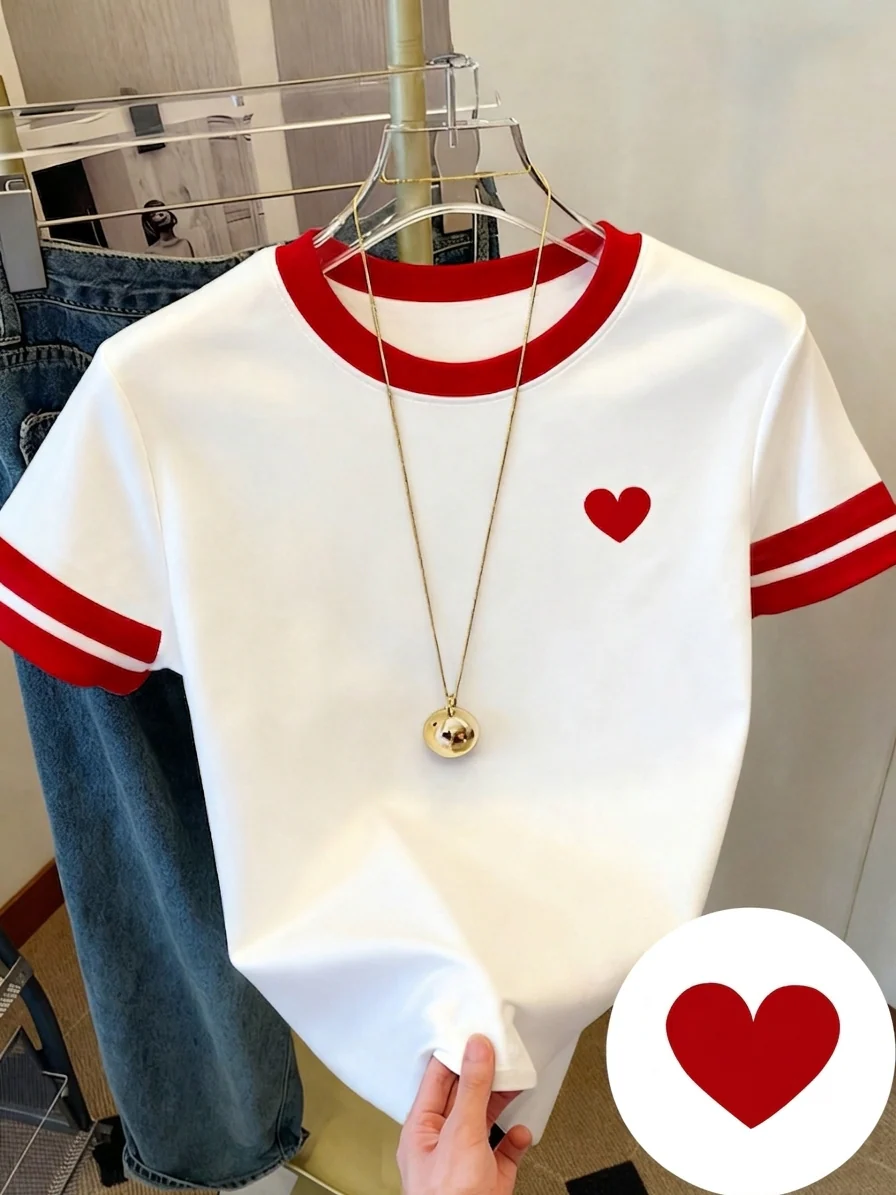 T-shirt décontracté pour femme avec cœur imprimé style sport chic - Image 11