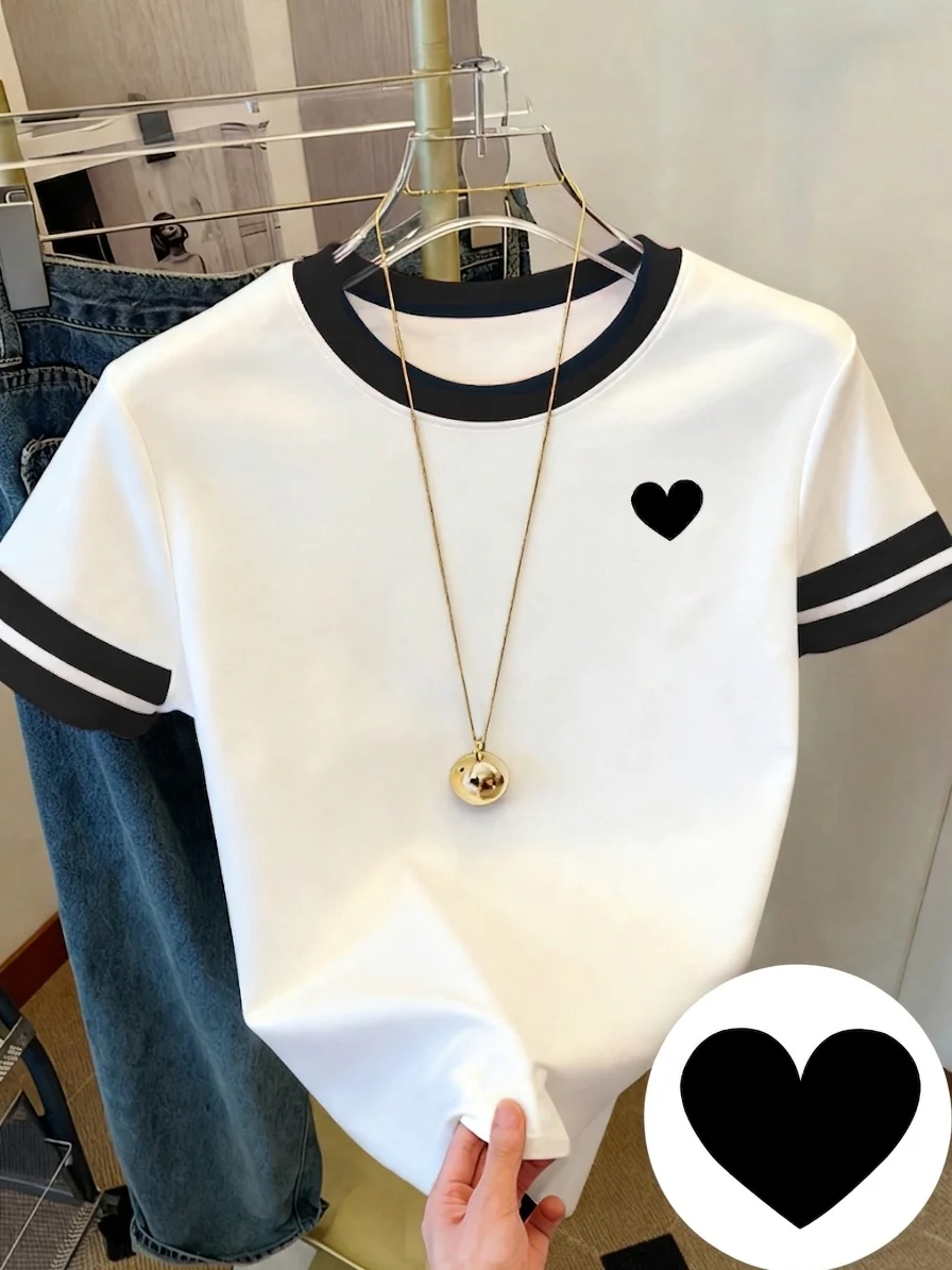 T-shirt décontracté pour femme avec cœur imprimé style sport chic - Image 7