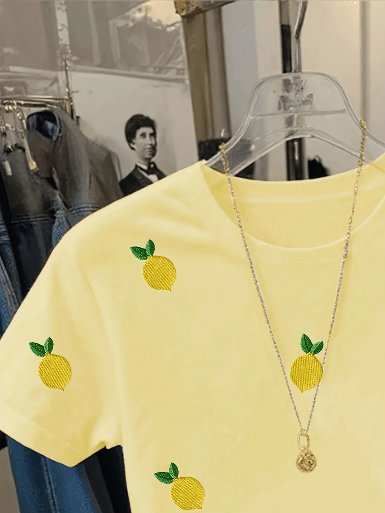 T-shirt décontracté pour femme motif citrons brodés style fruité tendance - Image 5