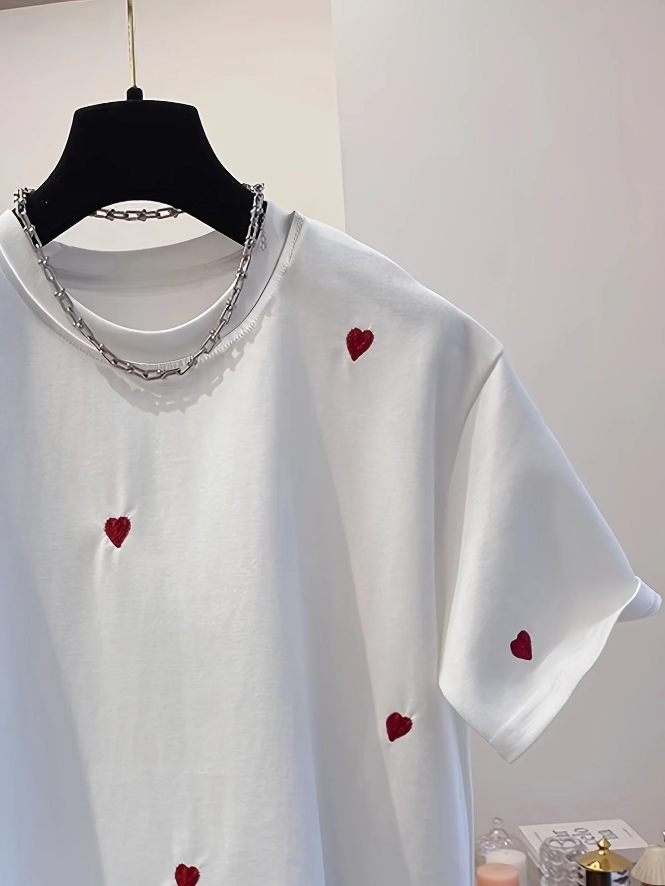T-shirt décontracté à motif cœur brodé pour femmes, style tendance et usage quotidien - Image 5